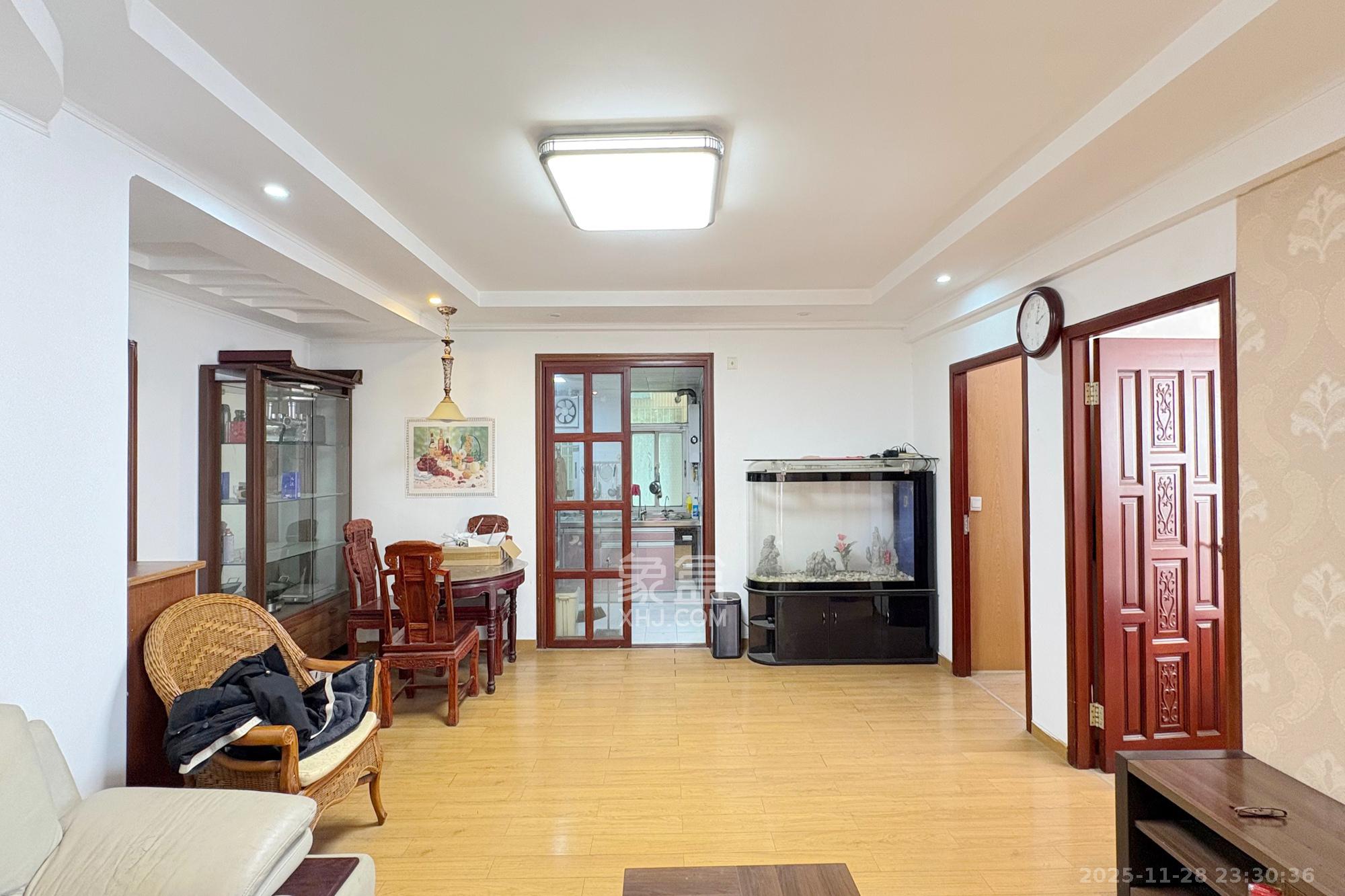 汇源大厦 2室1厅1卫 98.0万 汇源大厦 2室1厅1卫 98.0万客厅