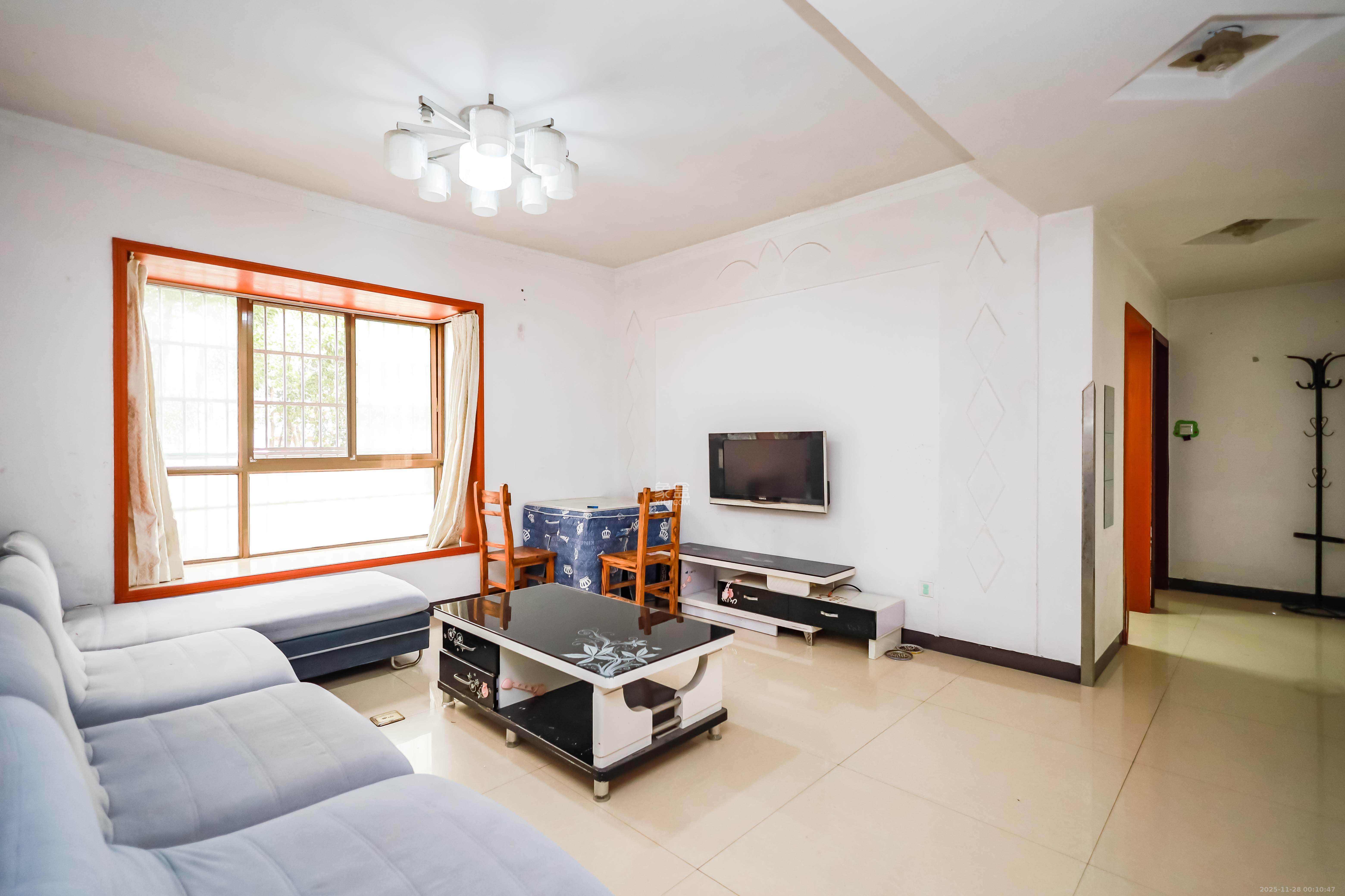 丽都桃源(金峰北院二期) 2室1厅1卫 58.0万 丽都桃源(金峰北院二期) 2室1厅1卫 58.0万客厅