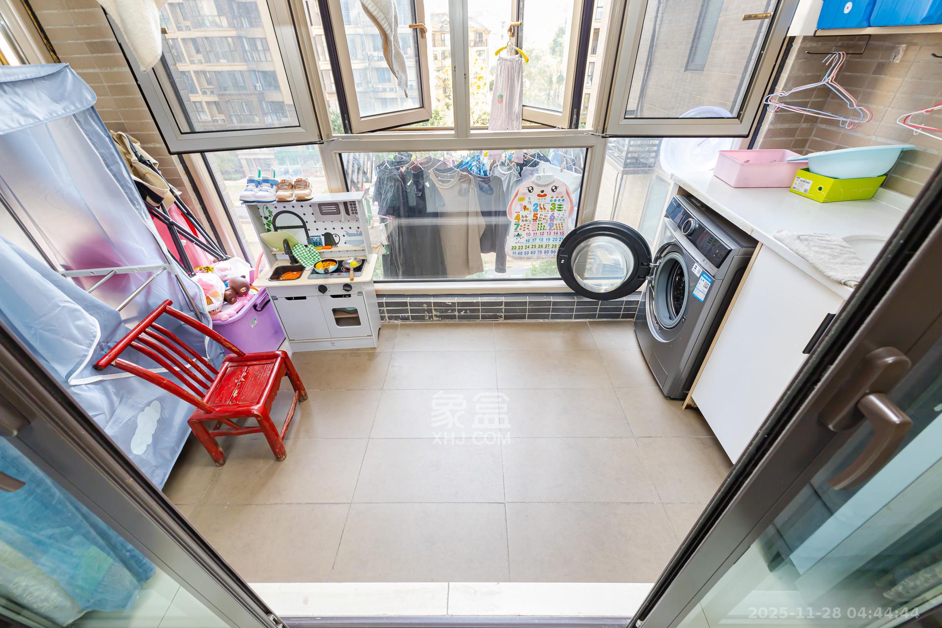 时代倾城五期 4室2厅2卫 87.0万 时代倾城五期 4室2厅2卫 87.0万阳台