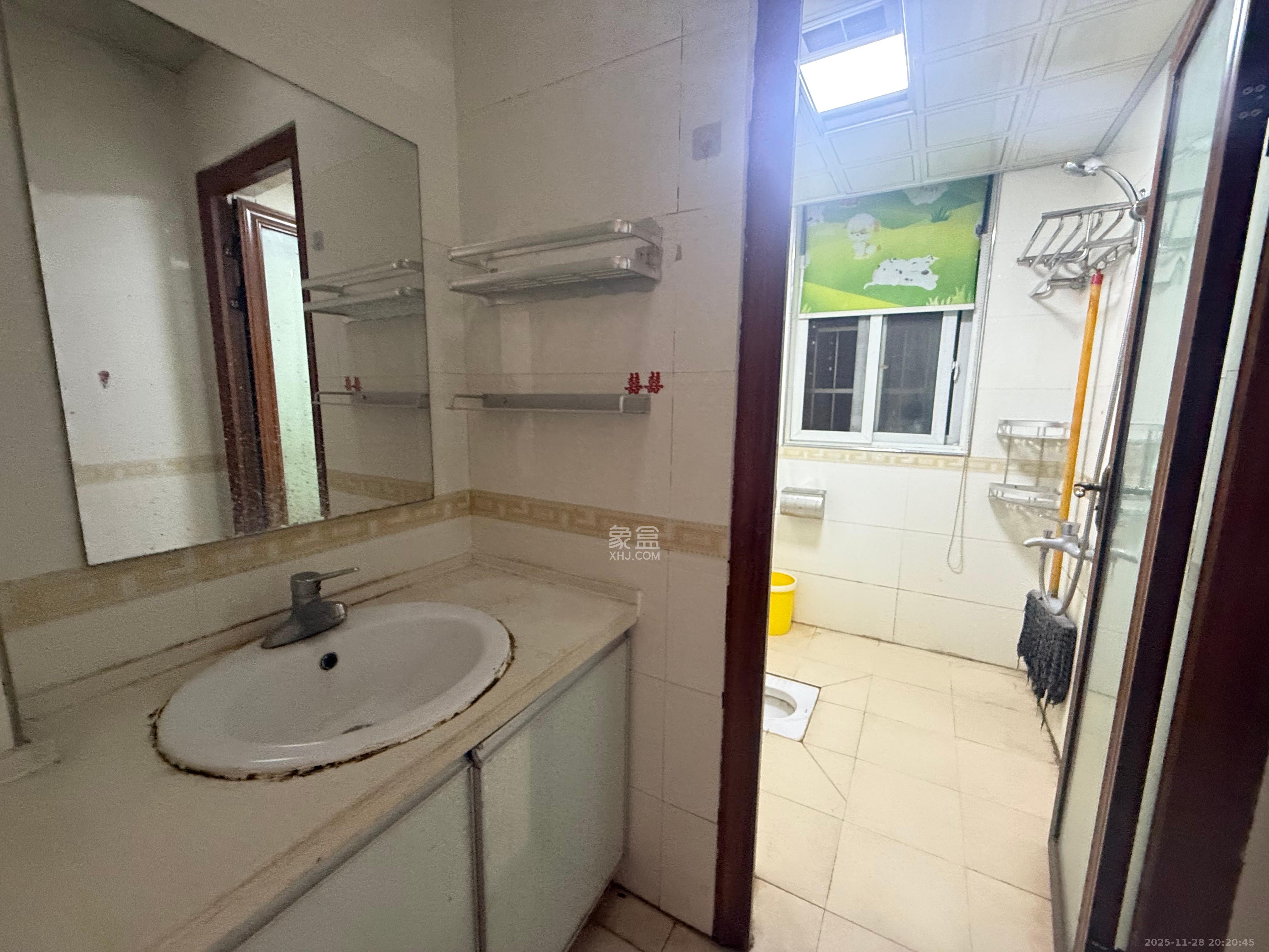 东方航标  3室2厅2卫    2200.0元/月室内图