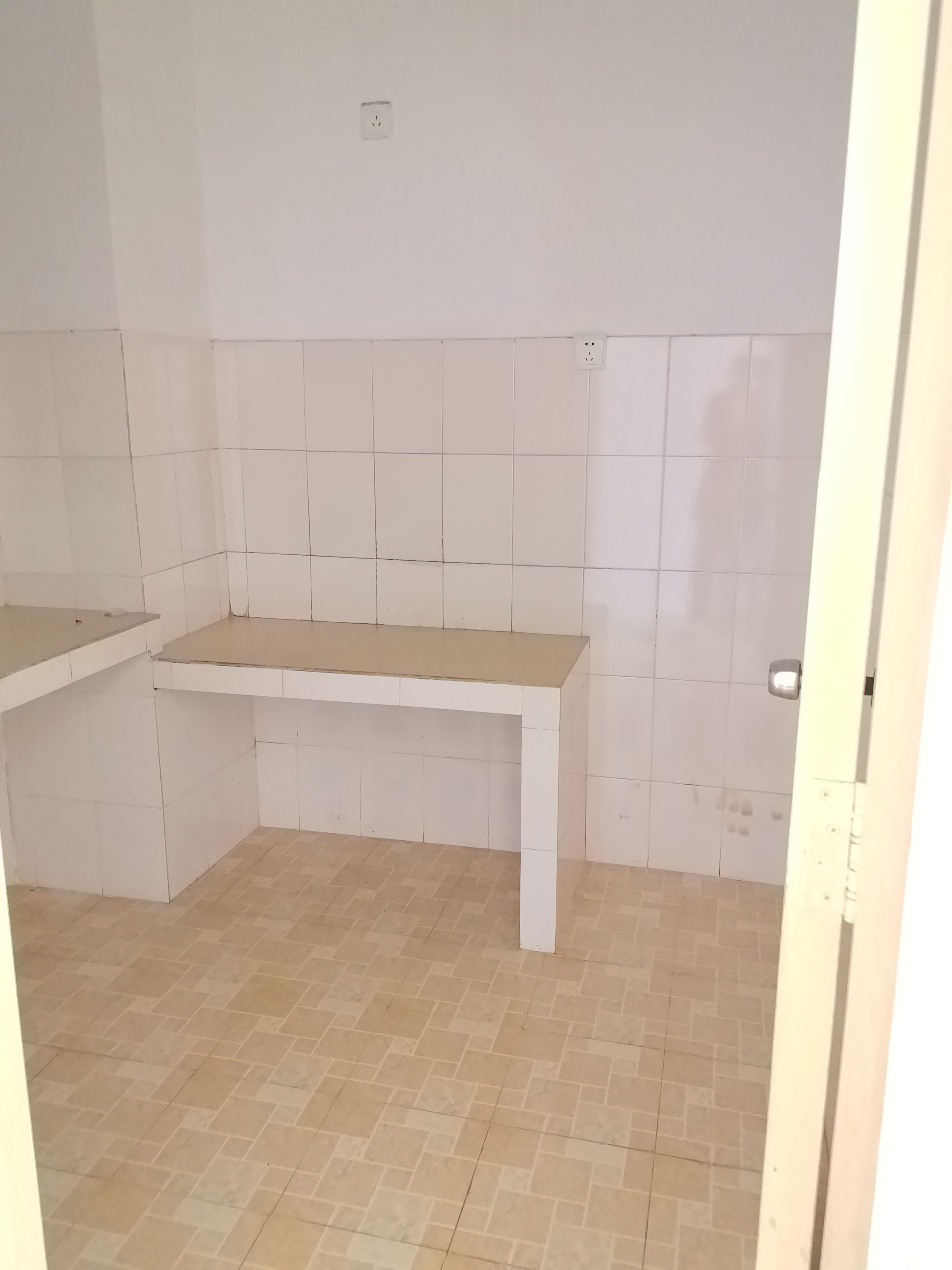 玉沙广场(京华城) 2室2厅1卫 2100.0元/月 玉沙广场(京华城) 2室2厅1卫 2100.0元/月室内图