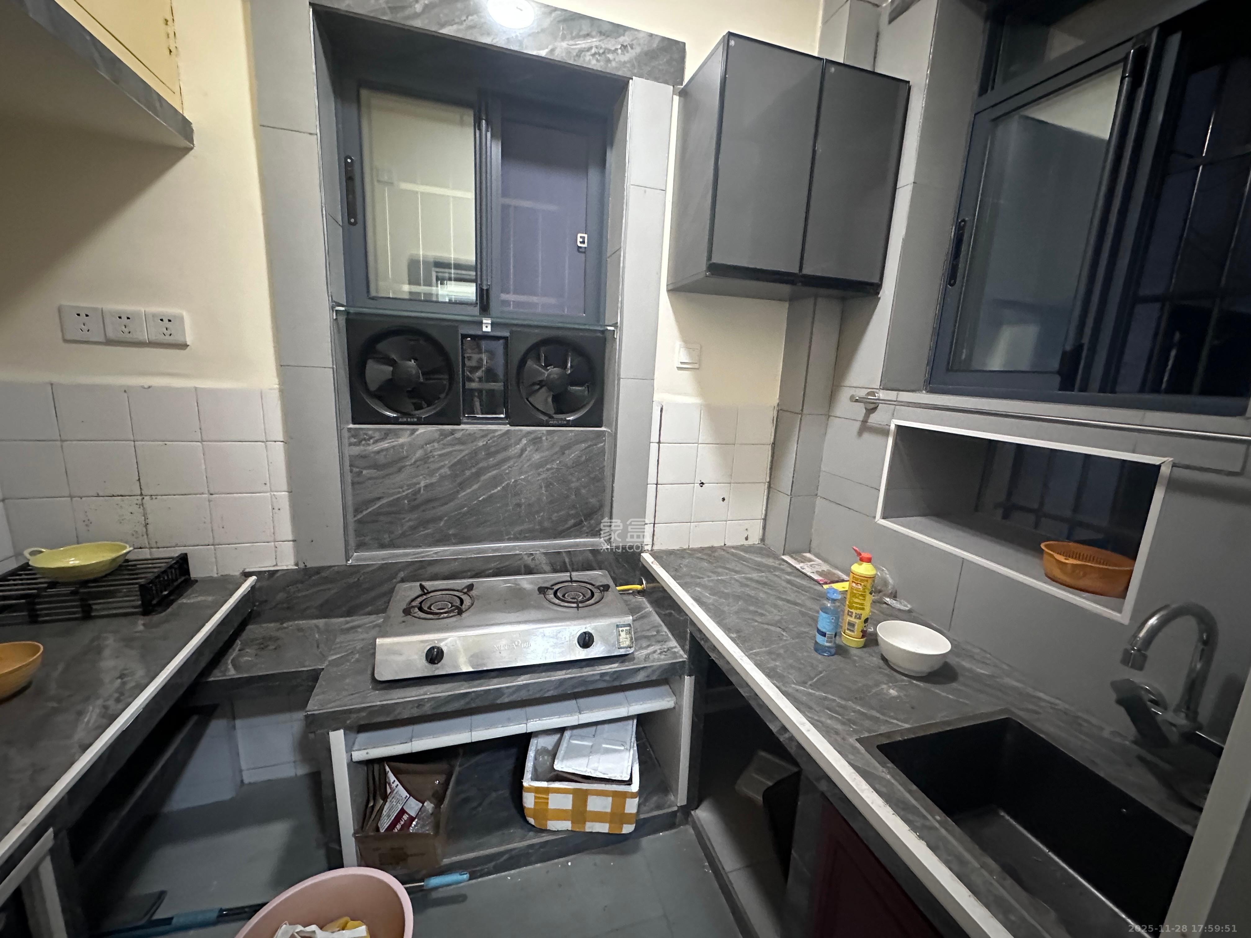 物贸宿舍  3室1厅1卫    3200.0元/月室内图