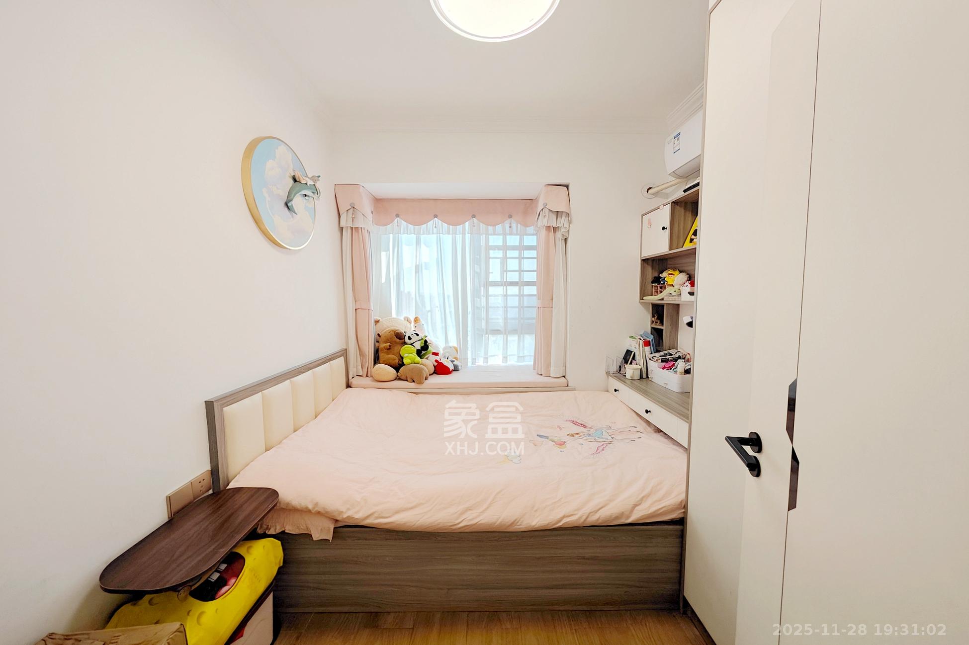 新城新世界四期柏樾  4室2厅2卫    163.8万卧室