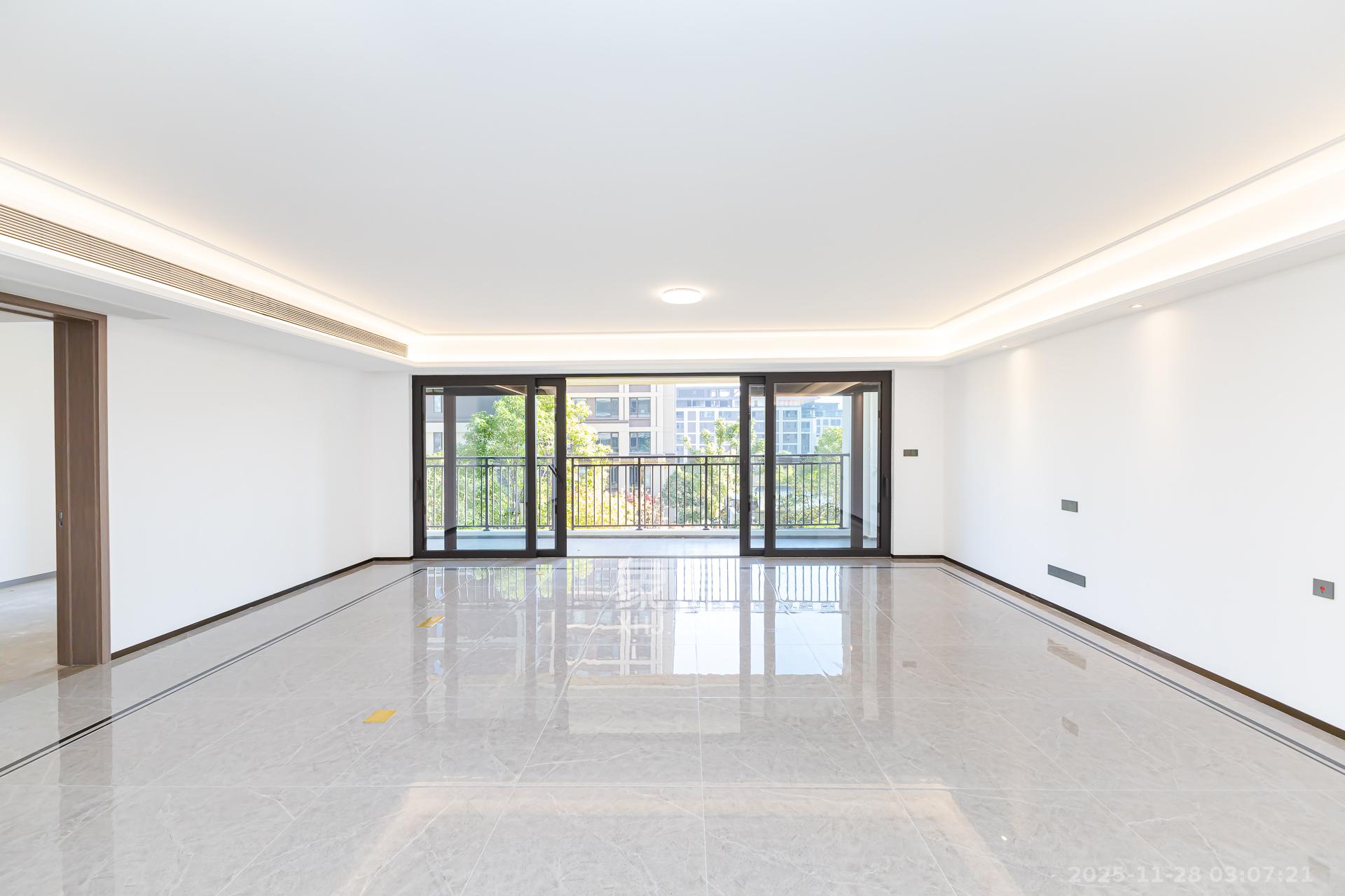 时代建发和著 4室2厅3卫 319.0万 时代建发和著 4室2厅3卫 319.0万客厅