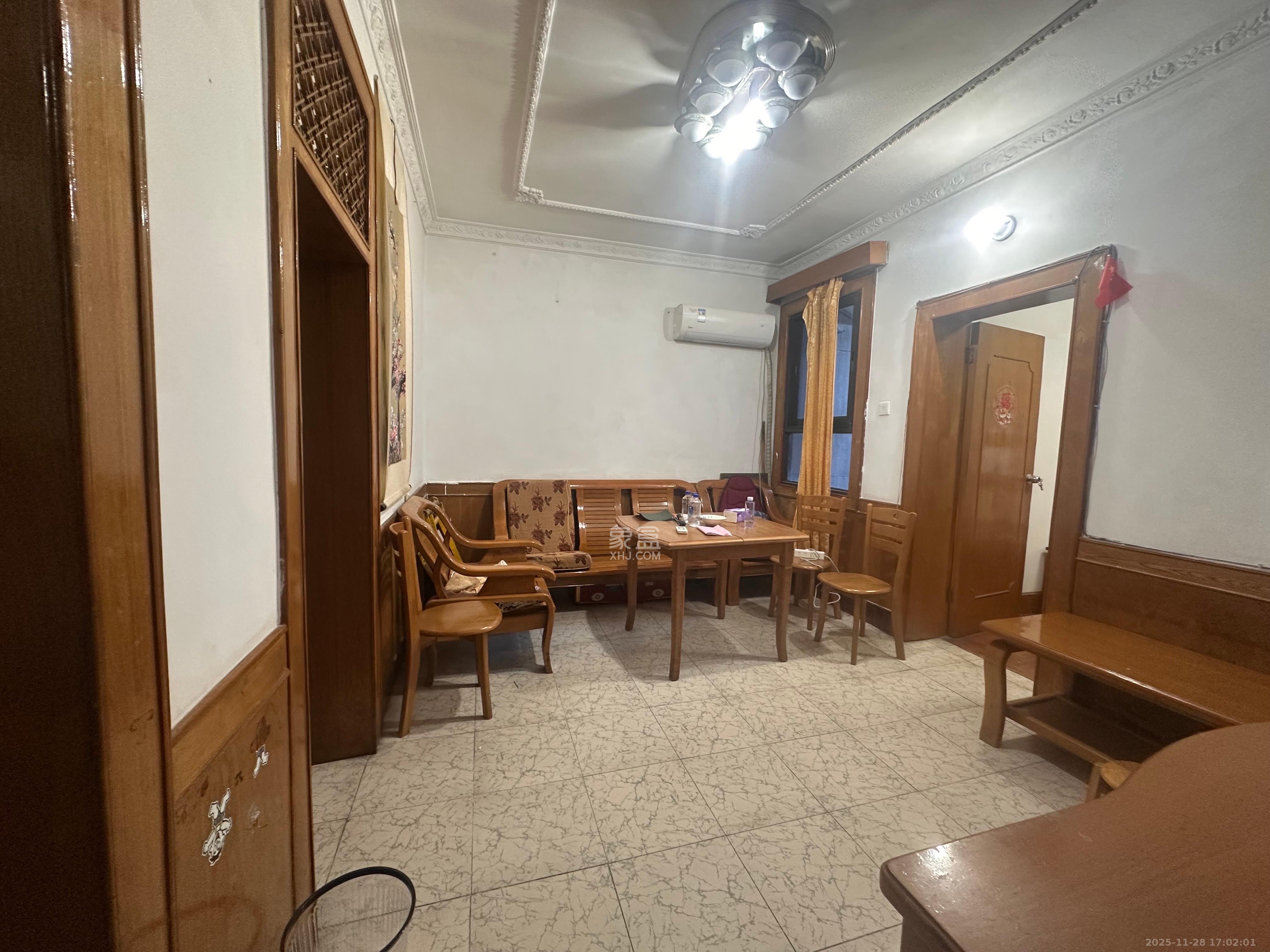 省气象局宿舍  3室1厅1卫    1800.0元/月