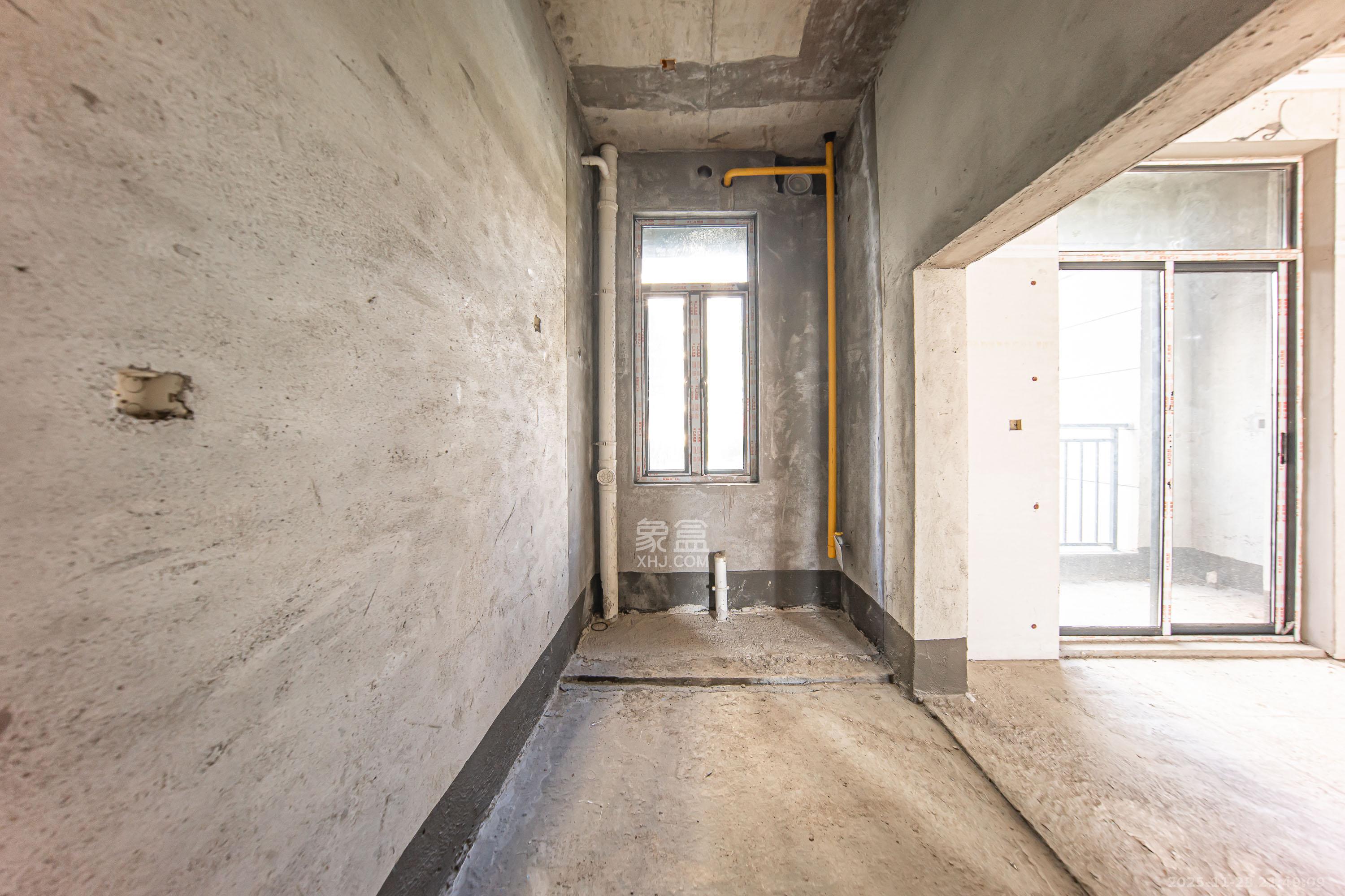 汉唐翰林府  4室2厅2卫    118.0万厨房