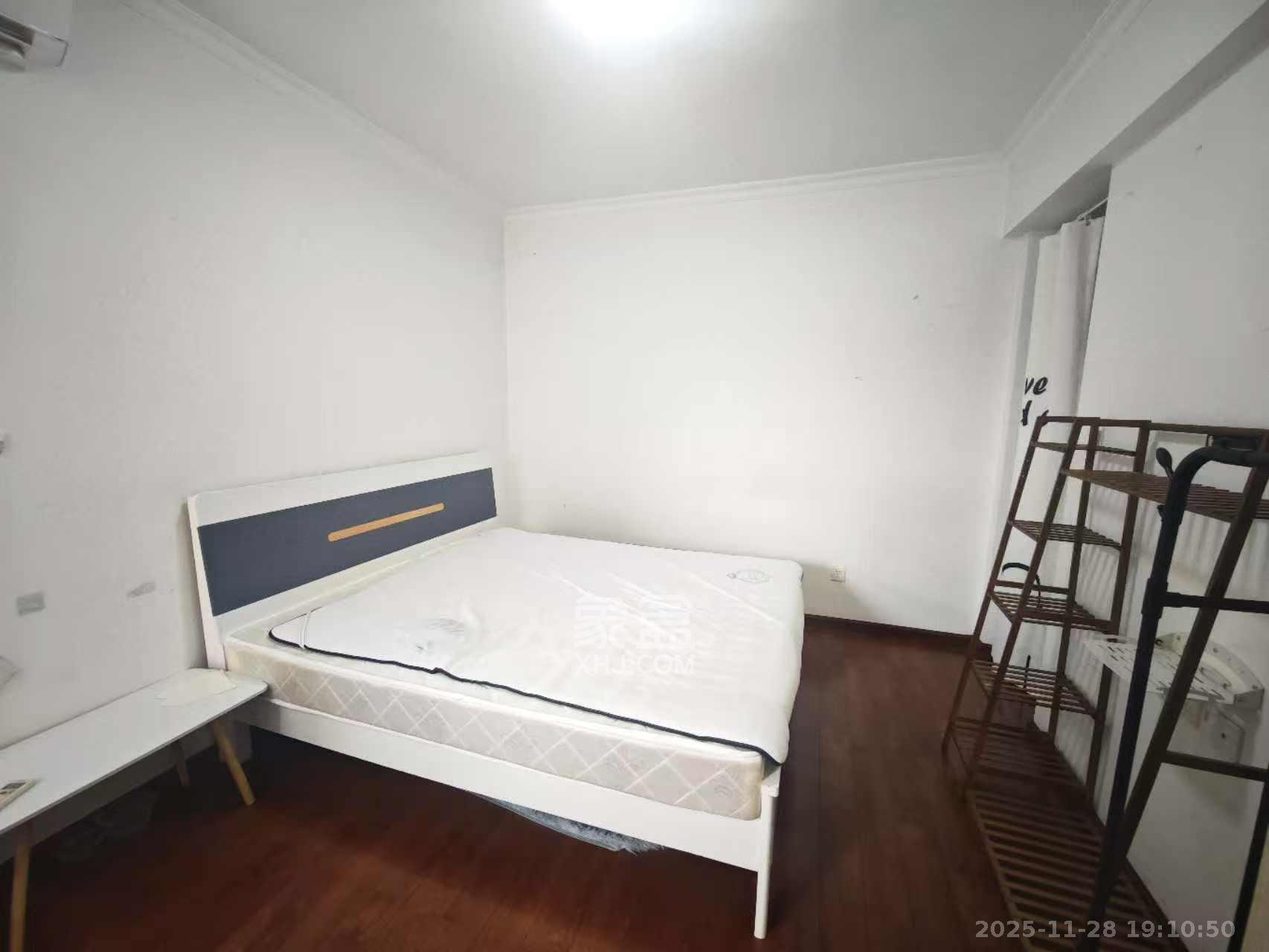 共和世家  1室1厅1卫    2000.0元/月室内图