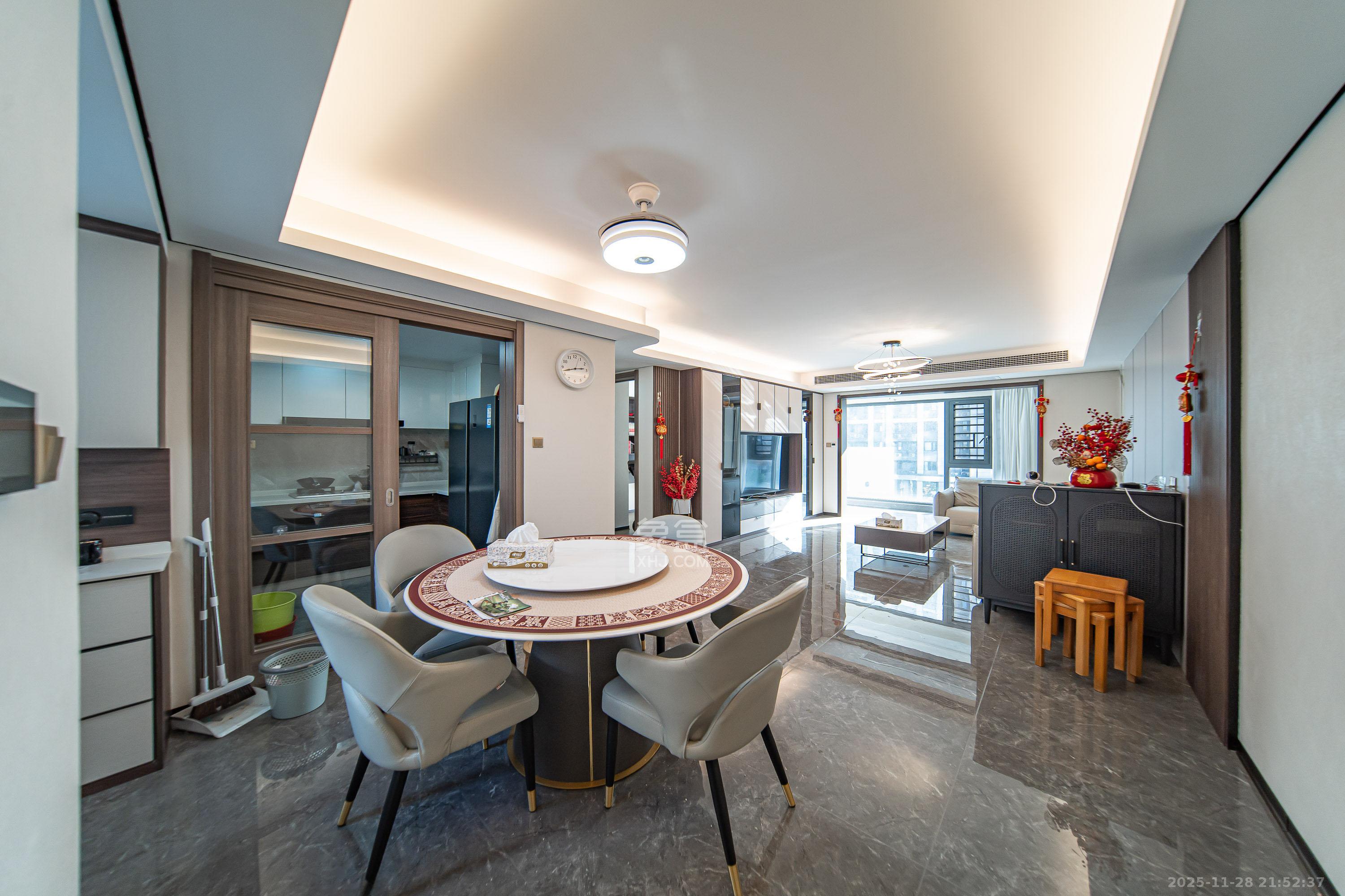 中海阅麓山一期 4室2厅2卫 228.0万 中海阅麓山一期 4室2厅2卫 228.0万客厅