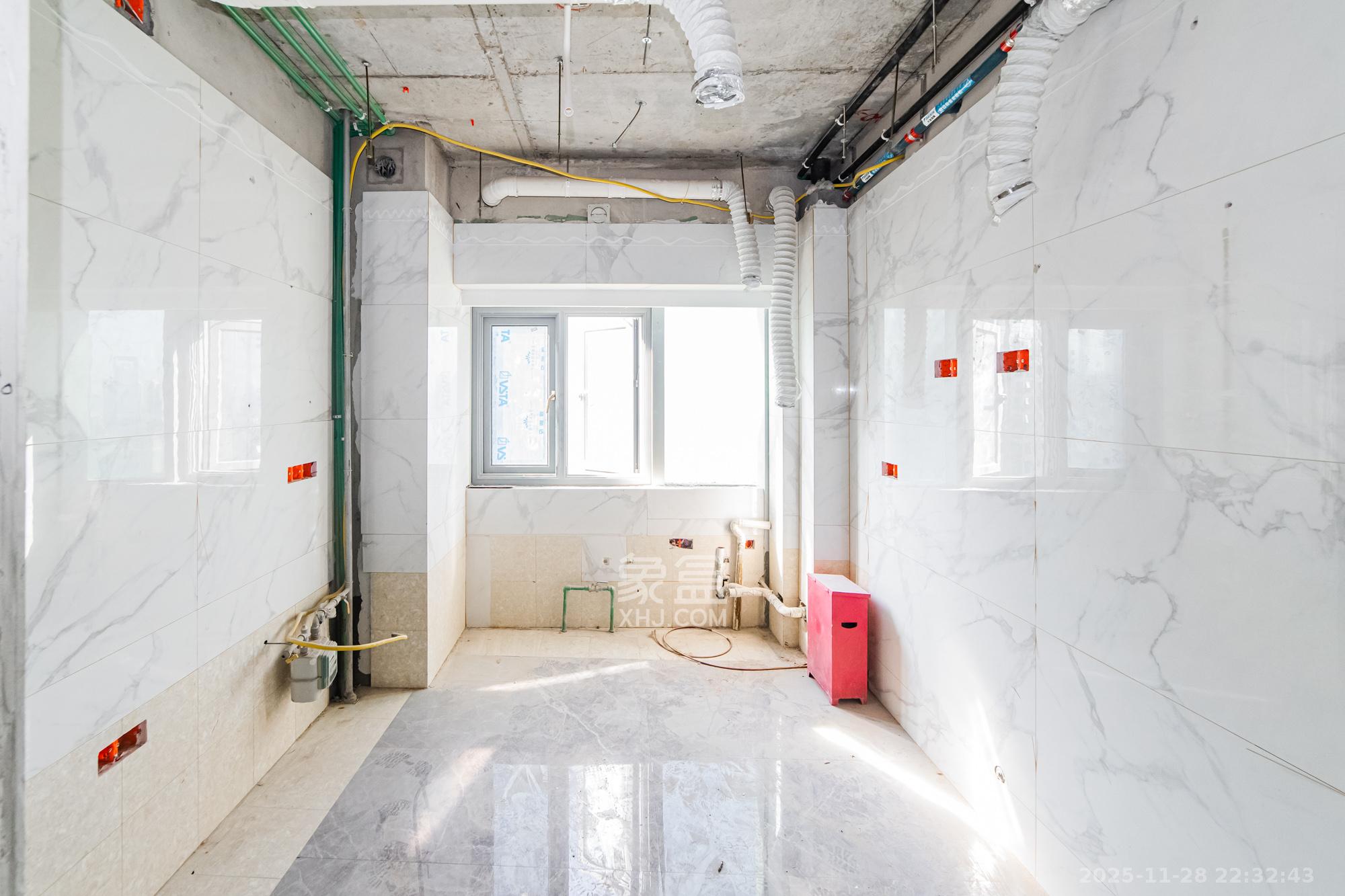 北辰定江洋 4室2厅2卫 648.0万 北辰定江洋 4室2厅2卫 648.0万厨房