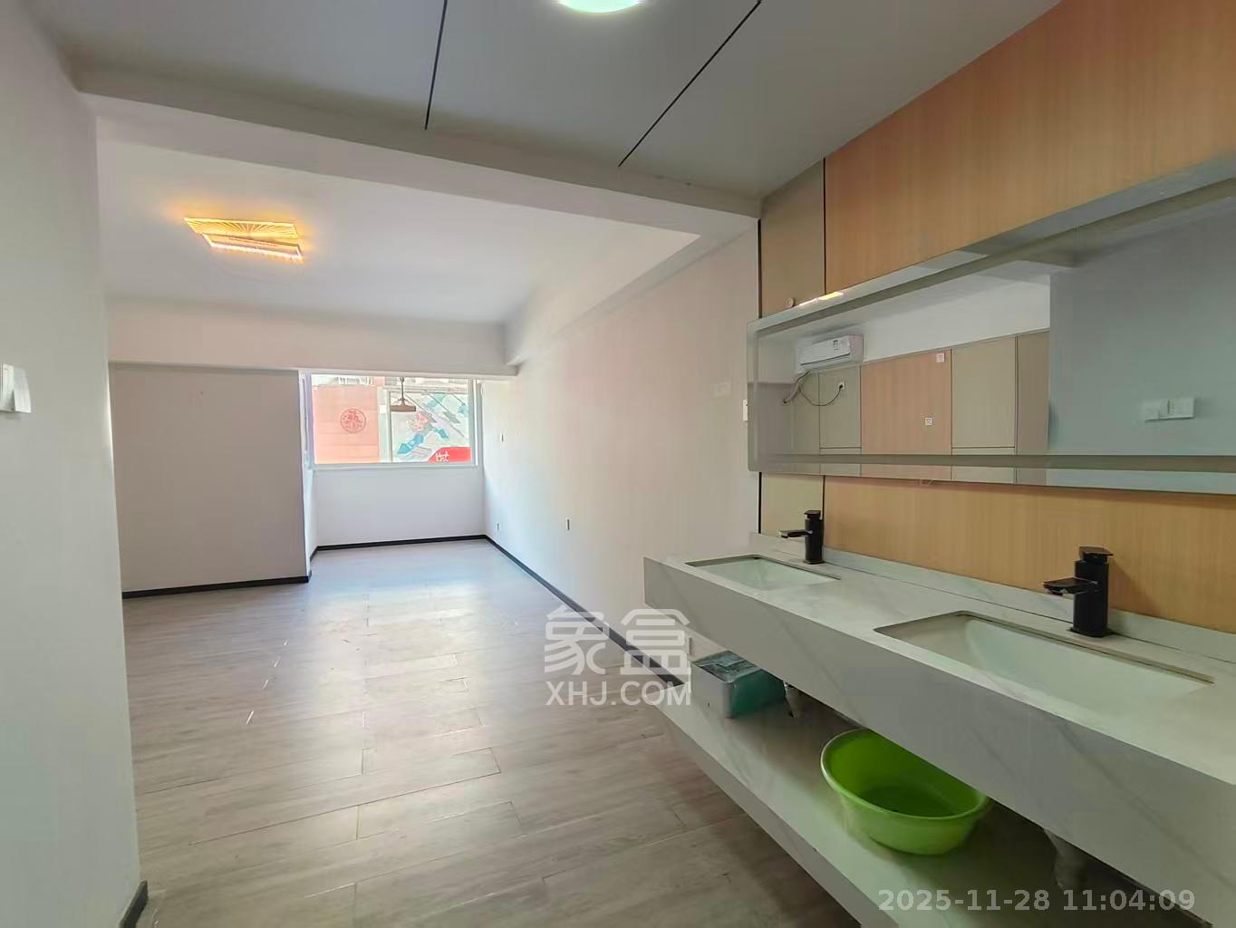 新国际(森和大厦) 1室1厅1卫 1800.0元/月 新国际(森和大厦) 1室1厅1卫 1800.0元/月室内图