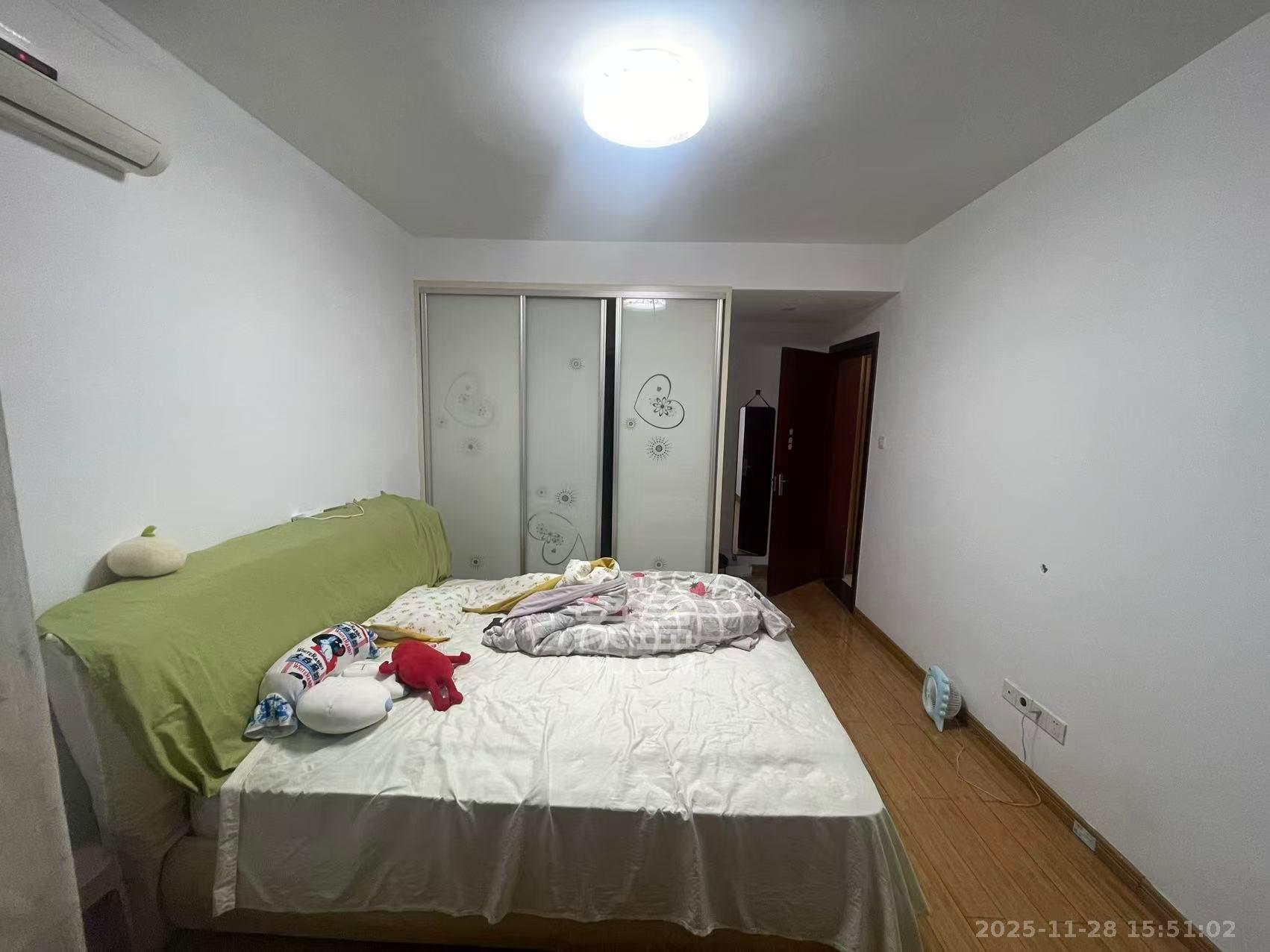 华润凤凰城二期  3室2厅2卫    2000.0元/月室内图