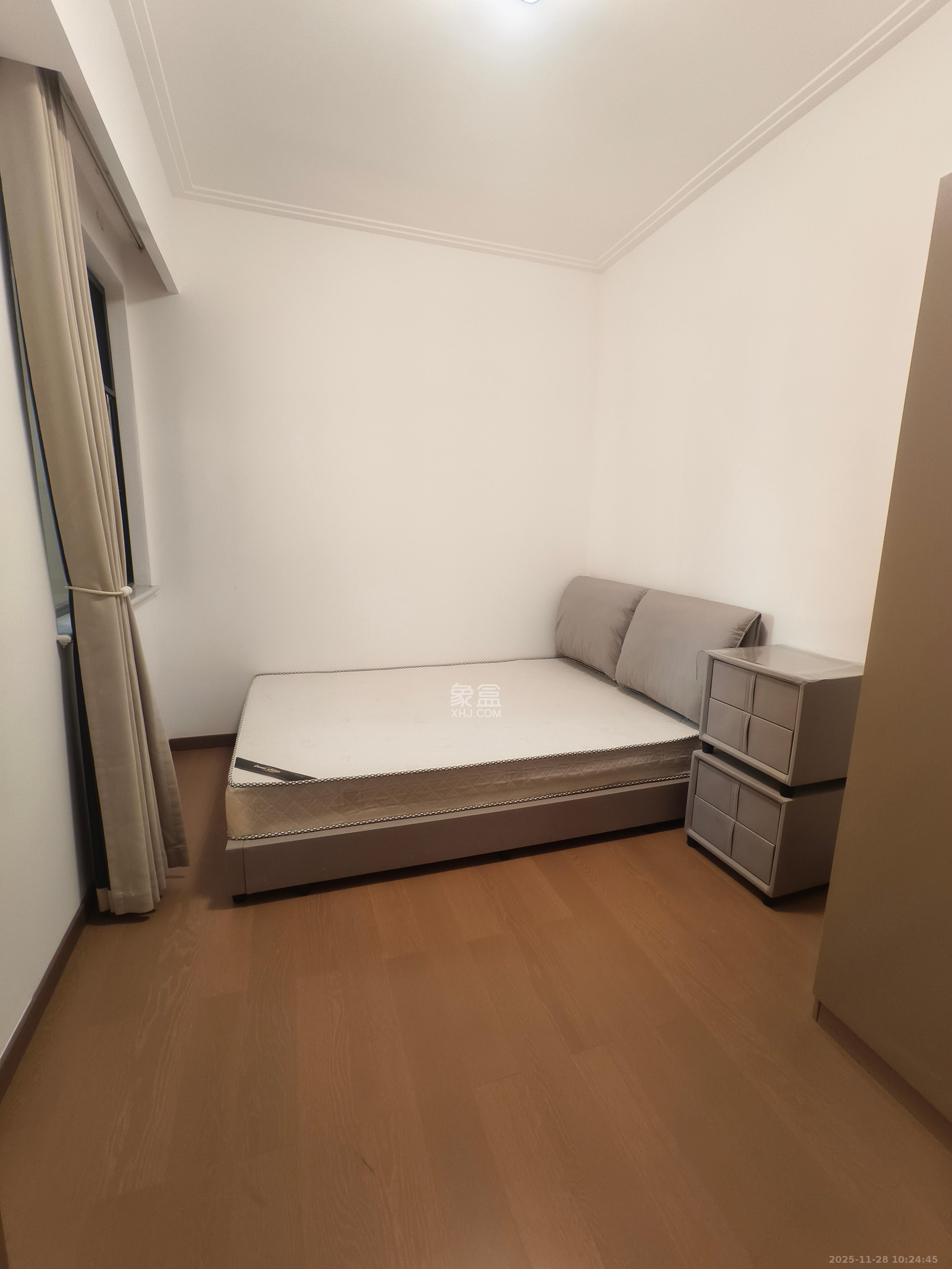 绿地V岛  3室2厅2卫    4000.0元/月室内图