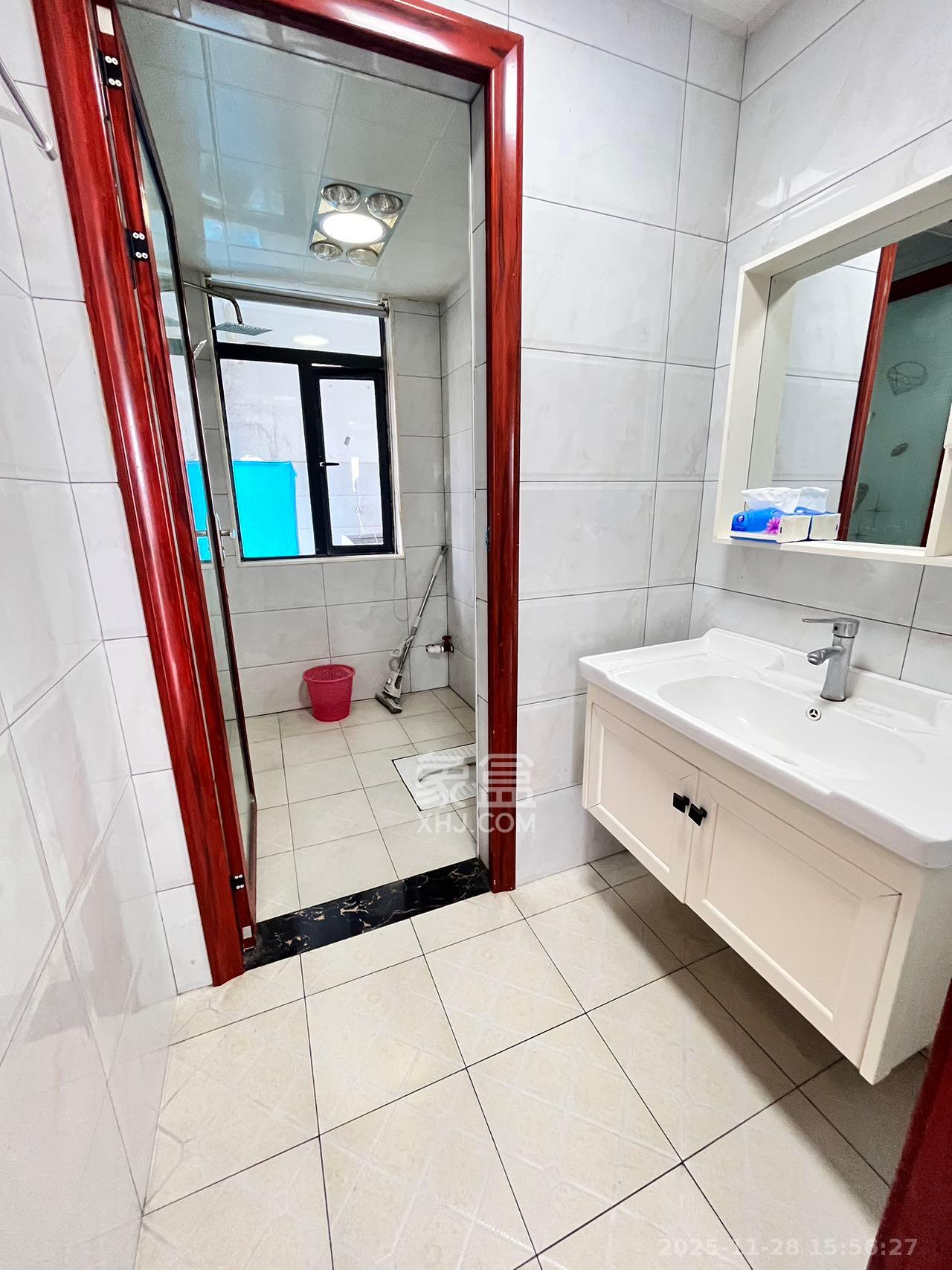 恒生碧水龙庭 3室2厅2卫 2200.0元/月 恒生碧水龙庭 3室2厅2卫 2200.0元/月室内图