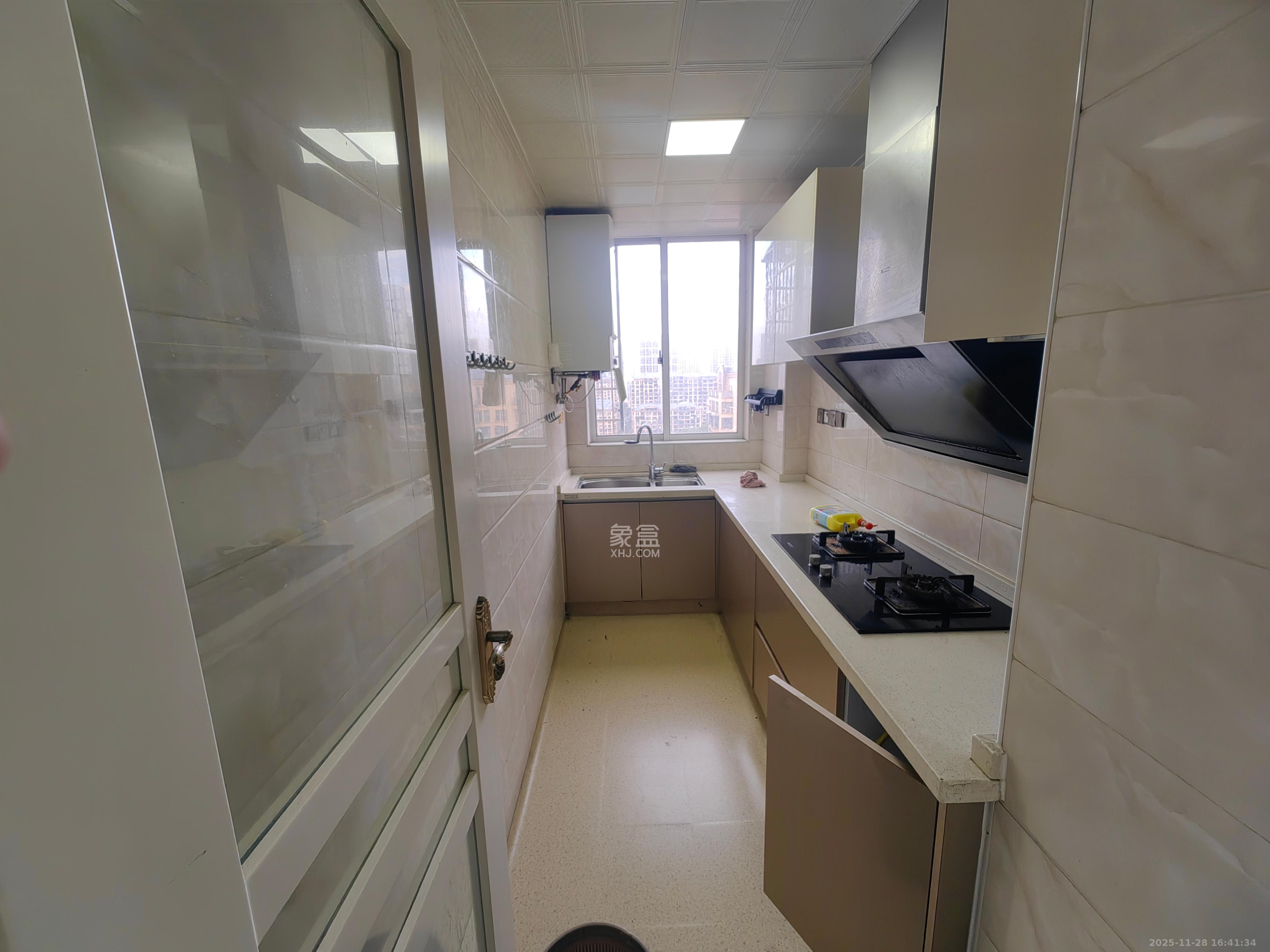 城市山水豪园（山水城市风景）  3室2厅2卫    2800.0元/月