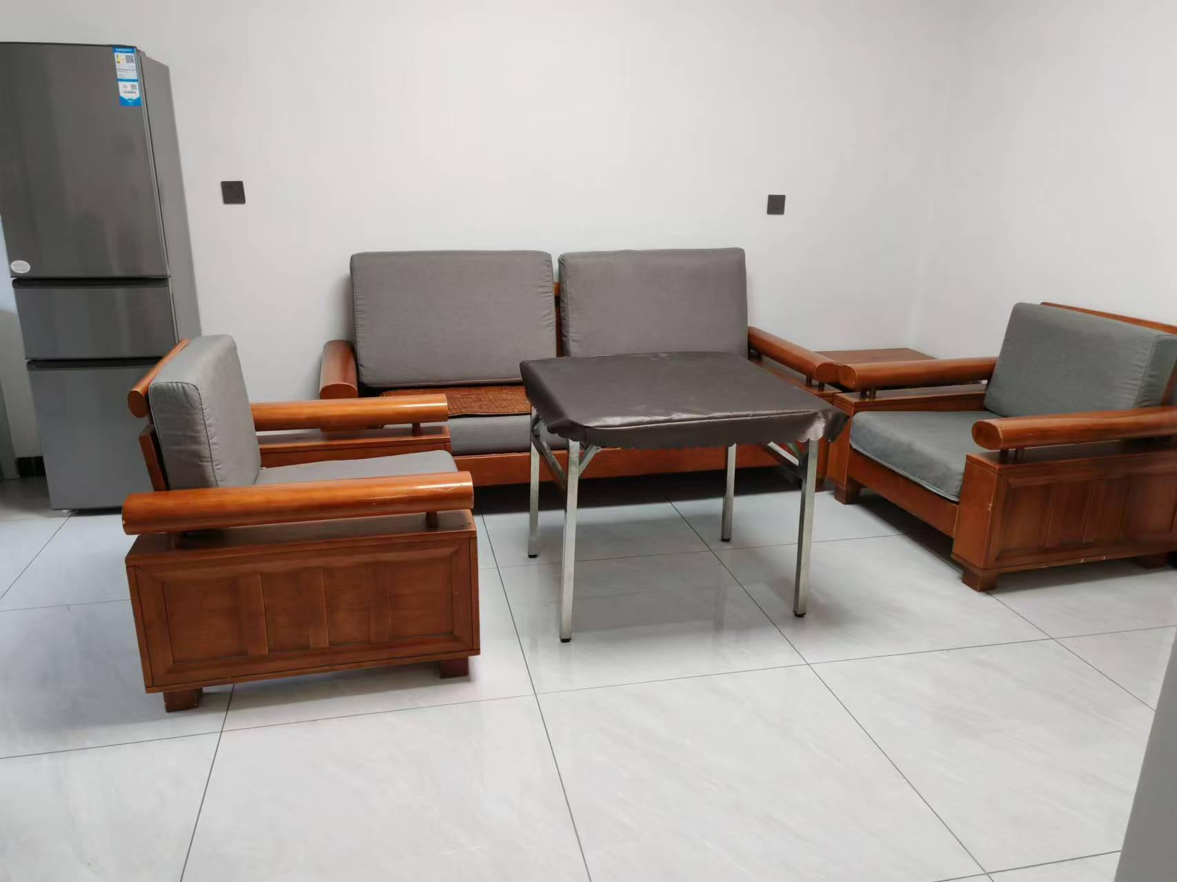 市人大政协机关大院住宅区(老市委) 2室1厅1卫 1000.0元/月 市人大政协机关大院住宅区(老市委) 2室1厅1卫 1000.0元/月室内图