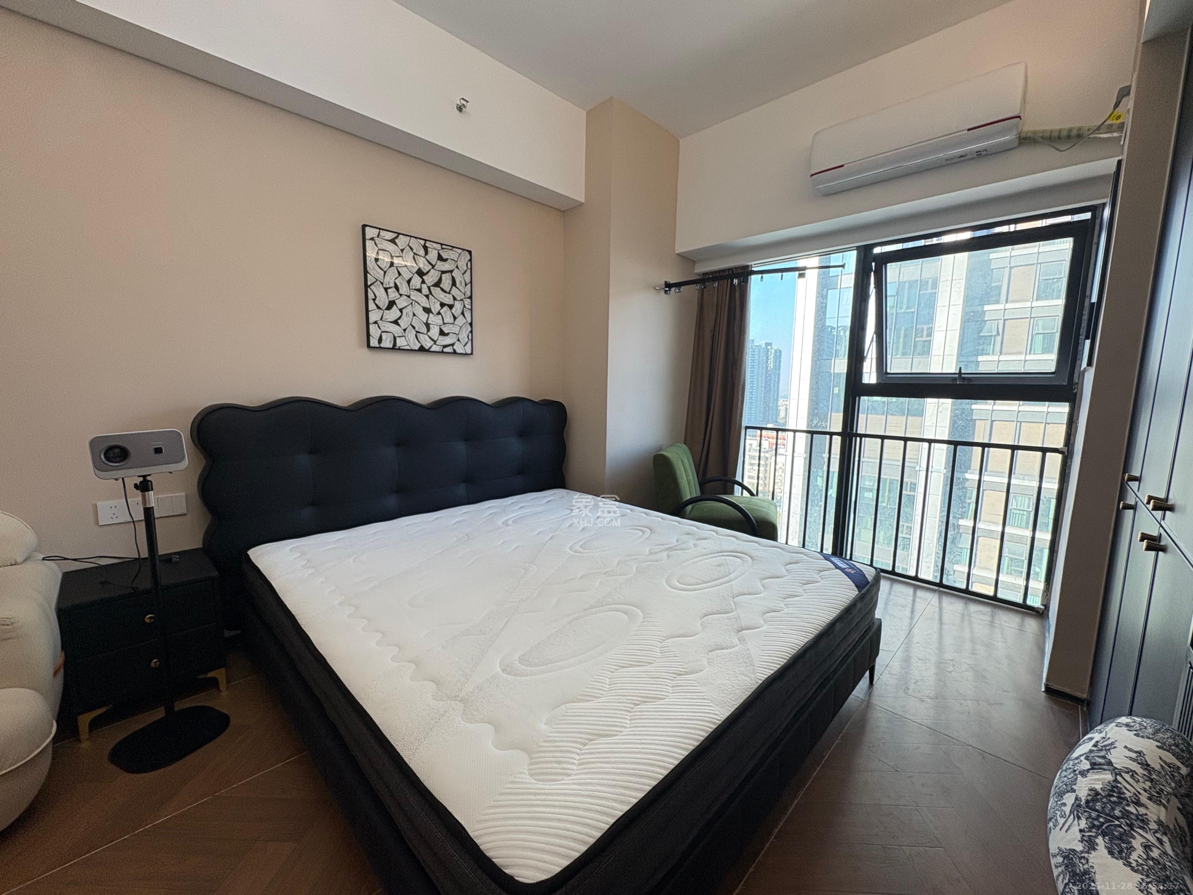 华润置地中心  1室1厅1卫    2400.0元/月室内图