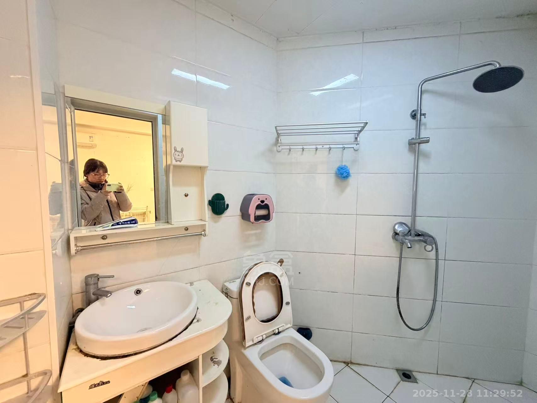 庐山一号 1室1厅1卫 1200.0元/月 庐山一号 1室1厅1卫 1200.0元/月室内图