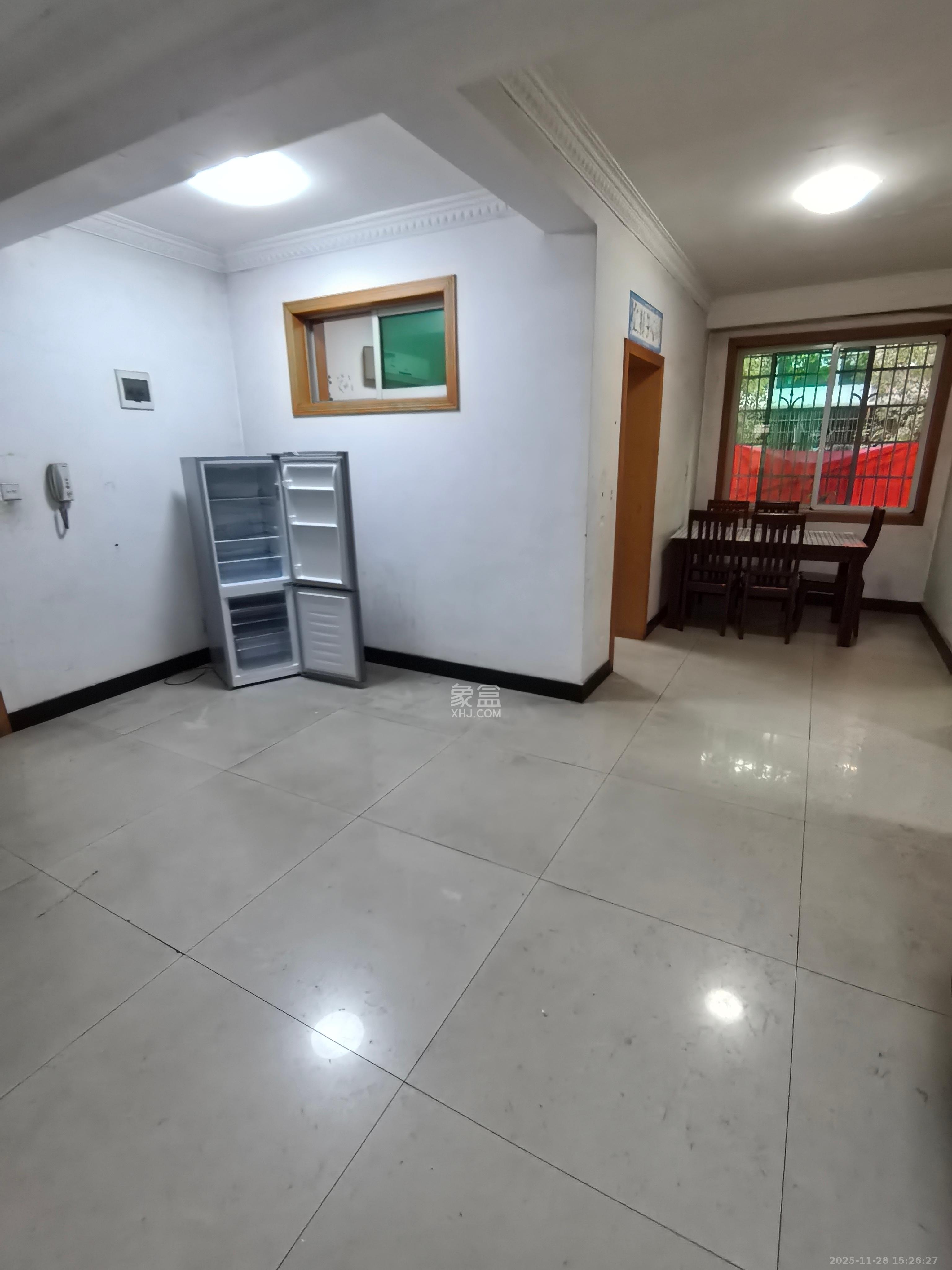 中南汽车世界 3室2厅1卫 1300.0元/月 中南汽车世界 3室2厅1卫 1300.0元/月室内图