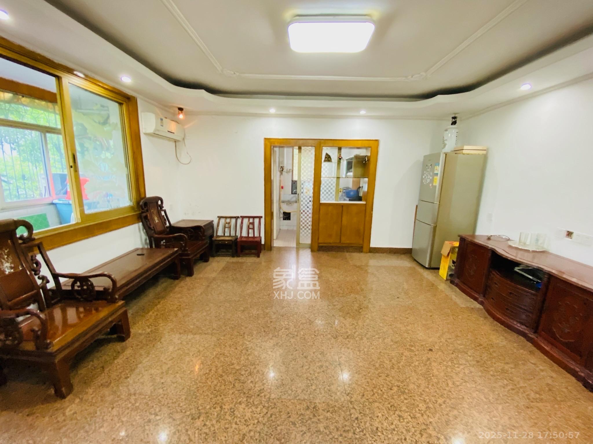 石子冲巷  1室1厅1卫    1700.0元/月室内图