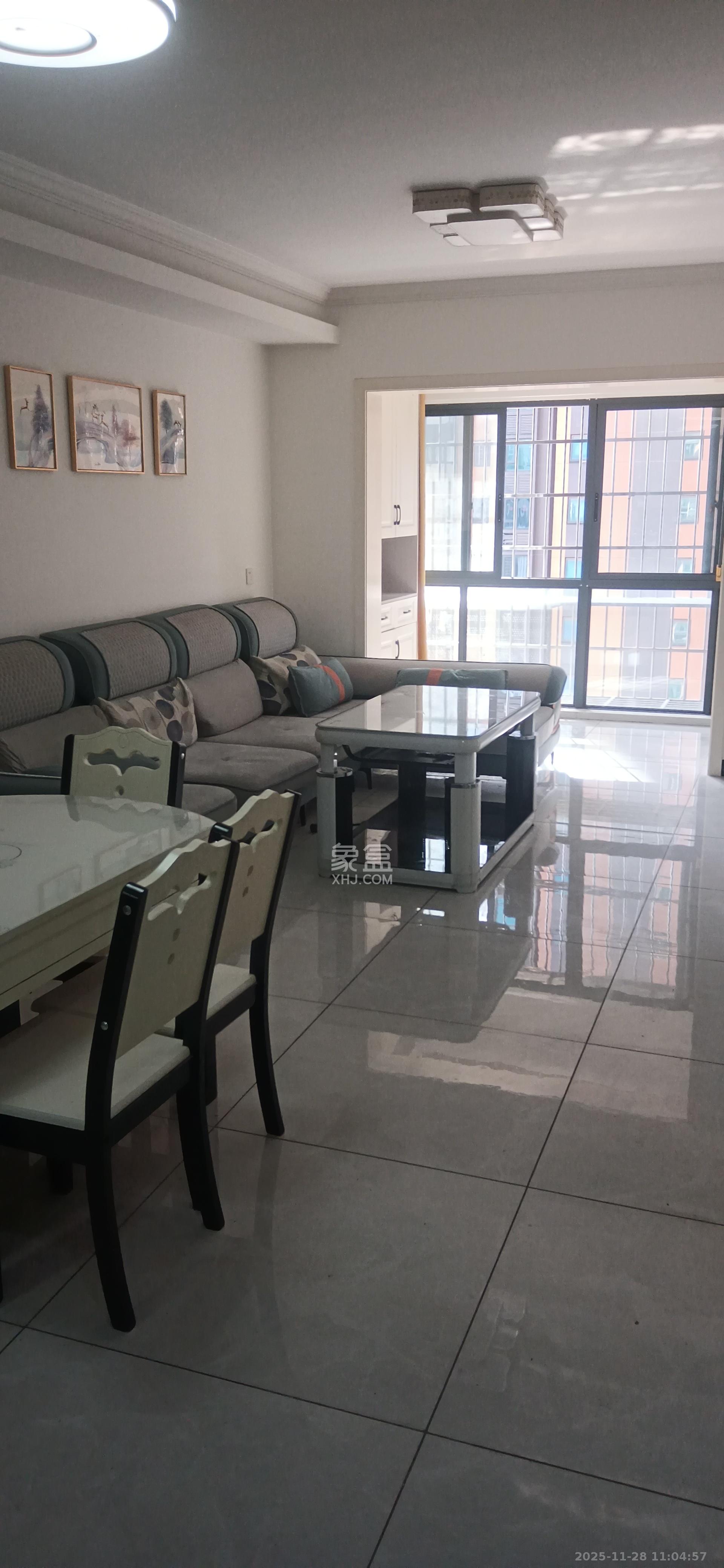 海伦春天  3室2厅1卫    2300.0元/月室内图