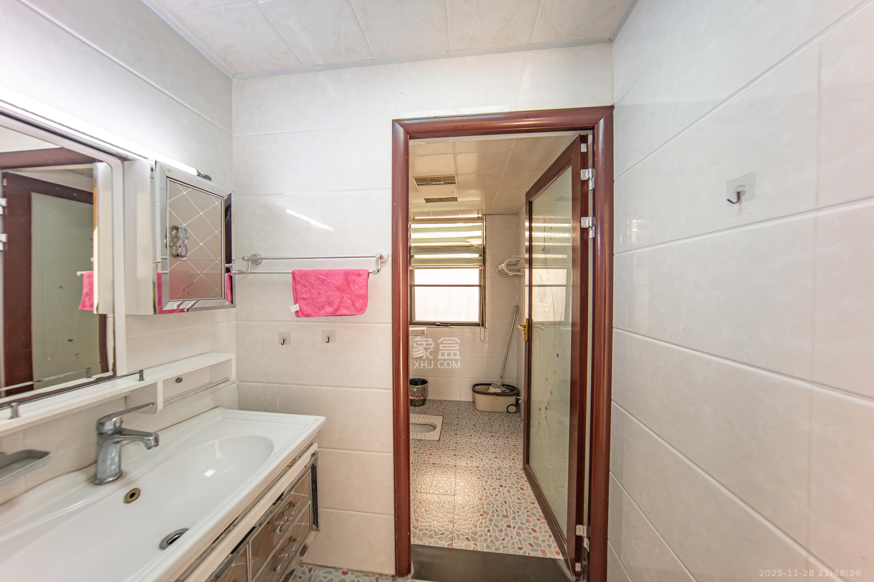 卓越麓山别墅(麓山峰境产权麓山花苑) 3室2厅1卫 48.0万 卓越麓山别墅(麓山峰境产权麓山花苑) 3室2厅1卫 48.0万卫生间