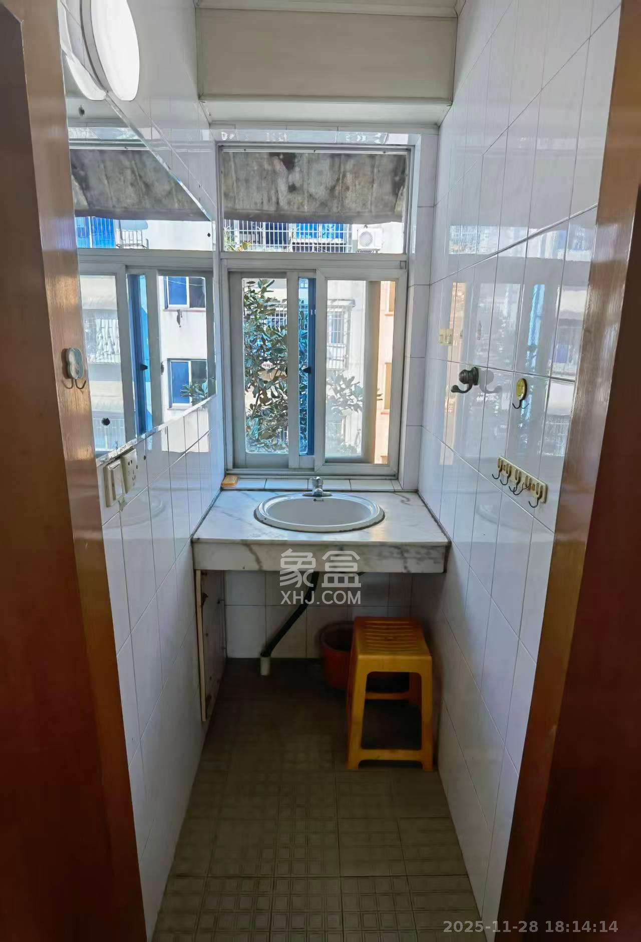 体育局宿舍  1室1厅1卫    800.0元/月室内图1