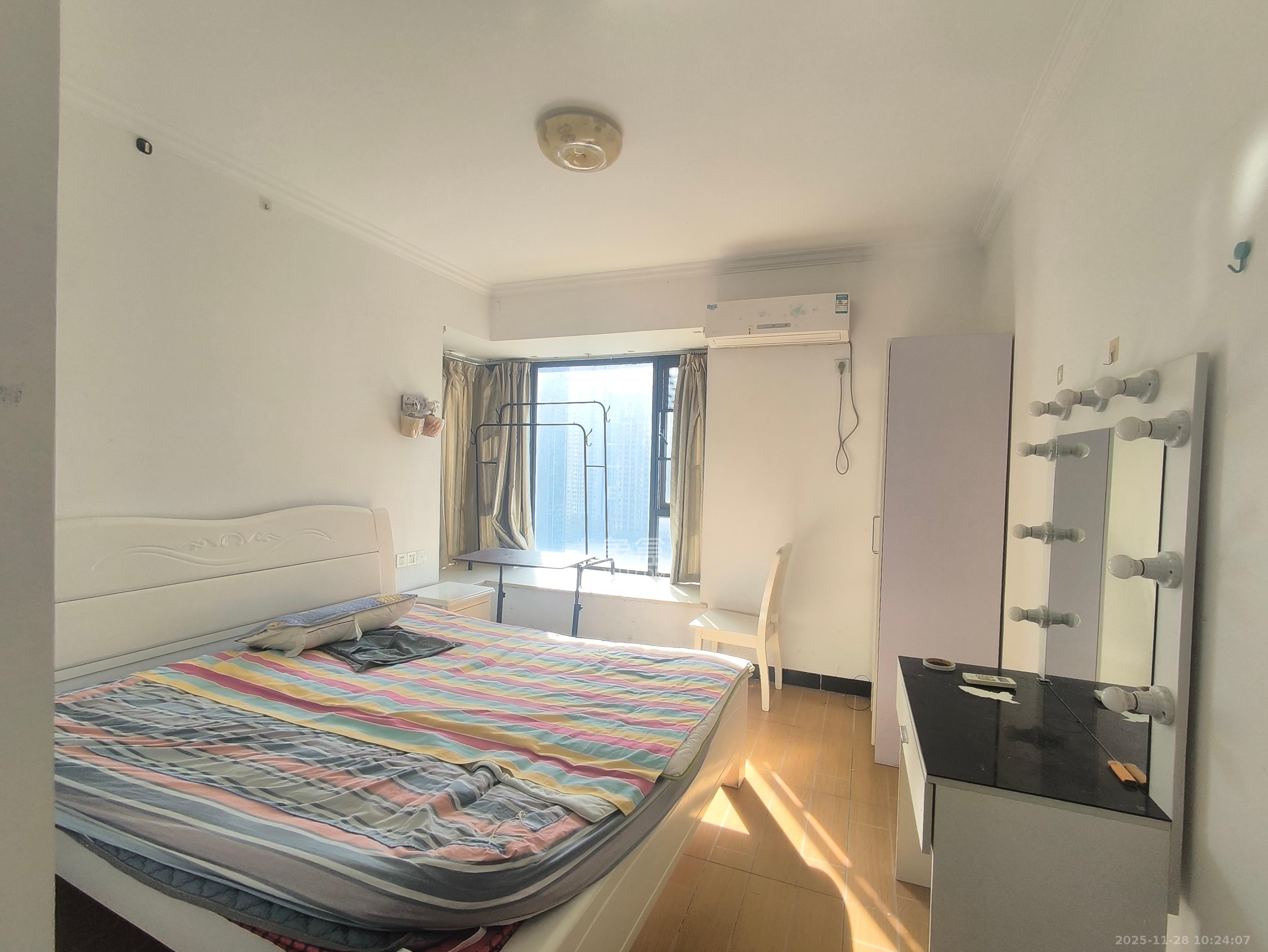 天健壹平方英里（天健芙蓉盛世二期）  4室2厅1卫    4500.0元/月室内图