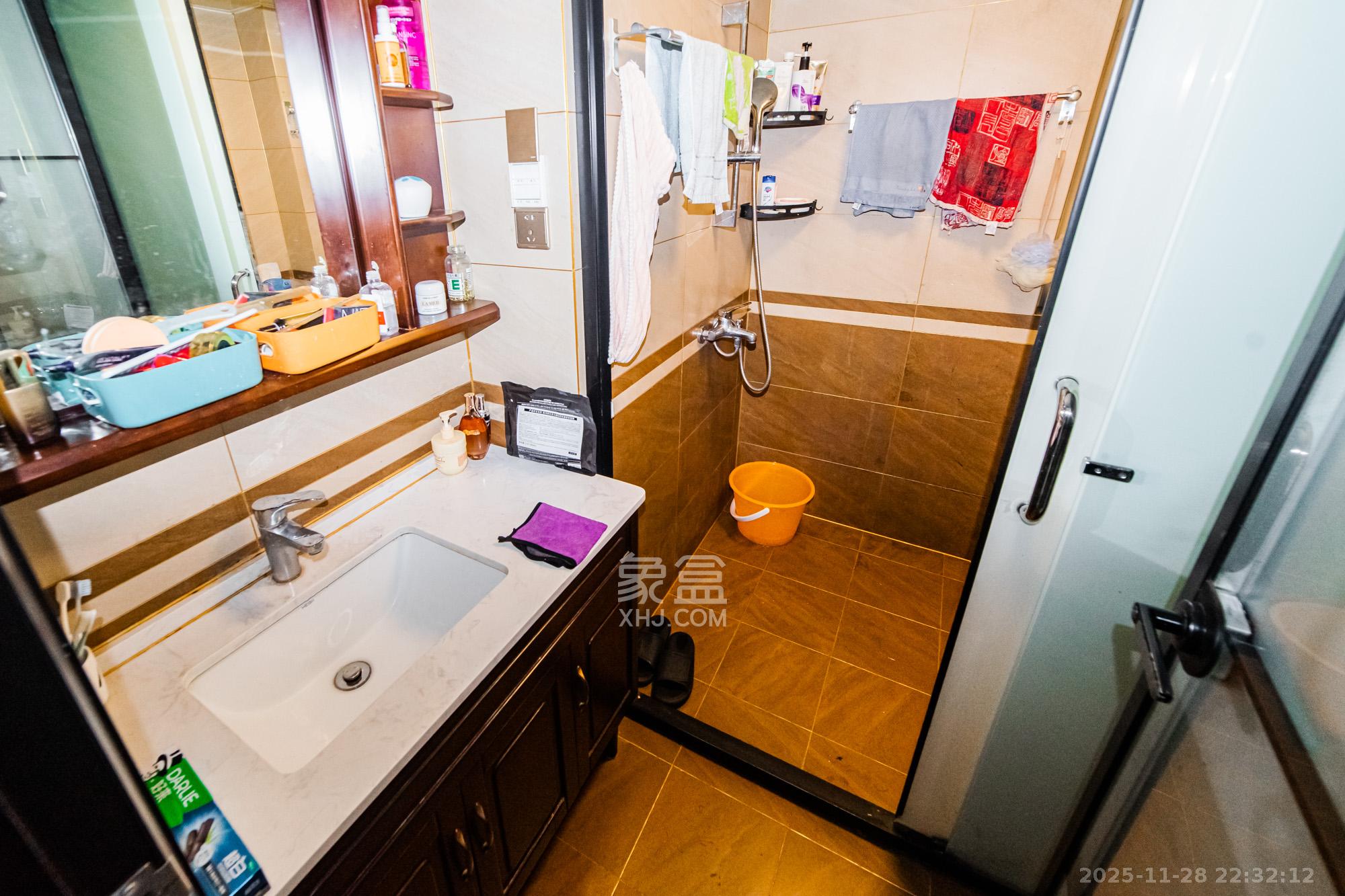 北辰三角洲C2区  3室2厅1卫    142.0万卫生间