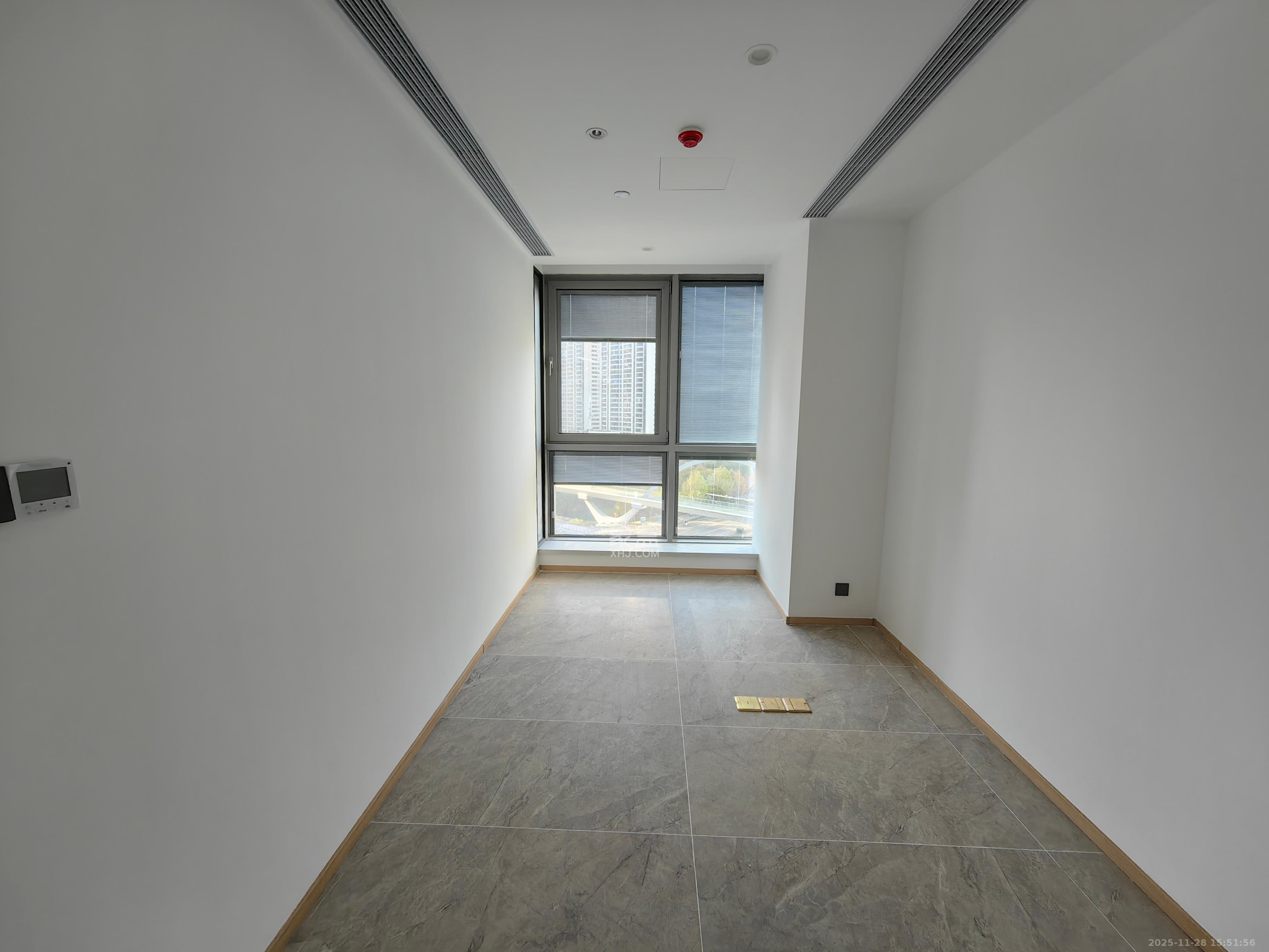 正荣梅溪紫阙台  4室2厅3卫    8500.0元/月室内图