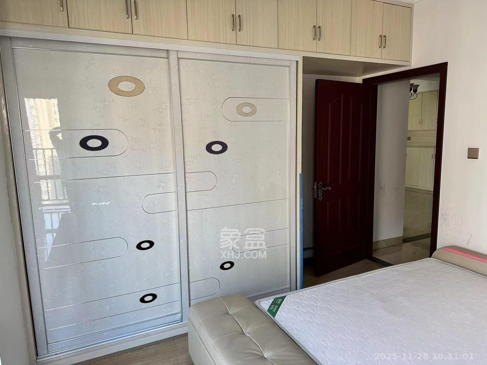 新城新世界一二三期  2室2厅1卫    2200.0元/月室内图