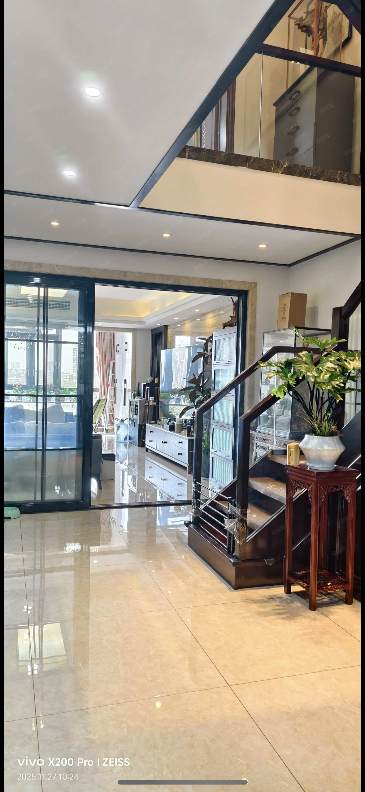 创景外滩  5室2厅3卫    105.0万客厅