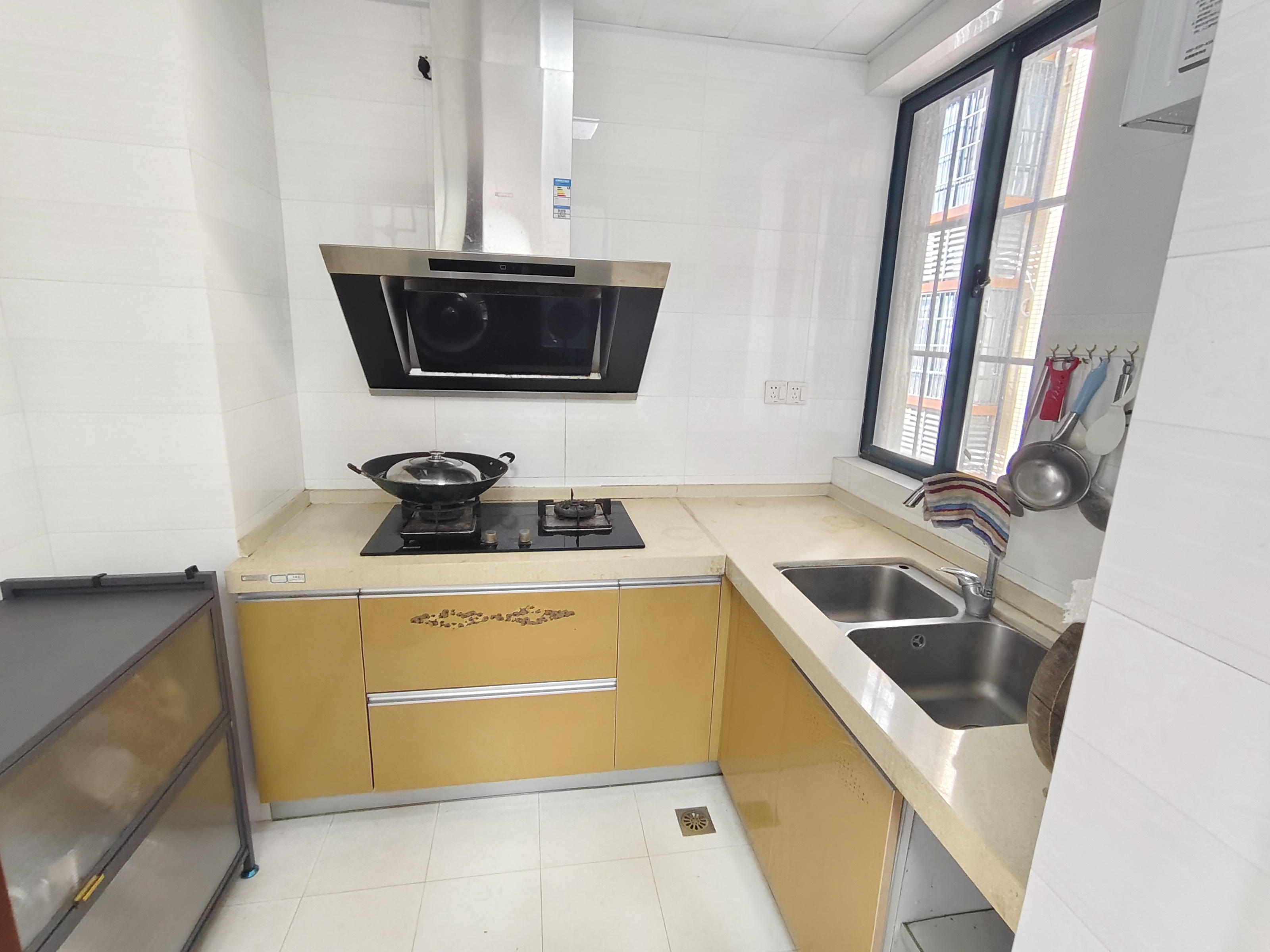 南海幸福城 3室2厅2卫 2800.0元/月 南海幸福城 3室2厅2卫 2800.0元/月室内图