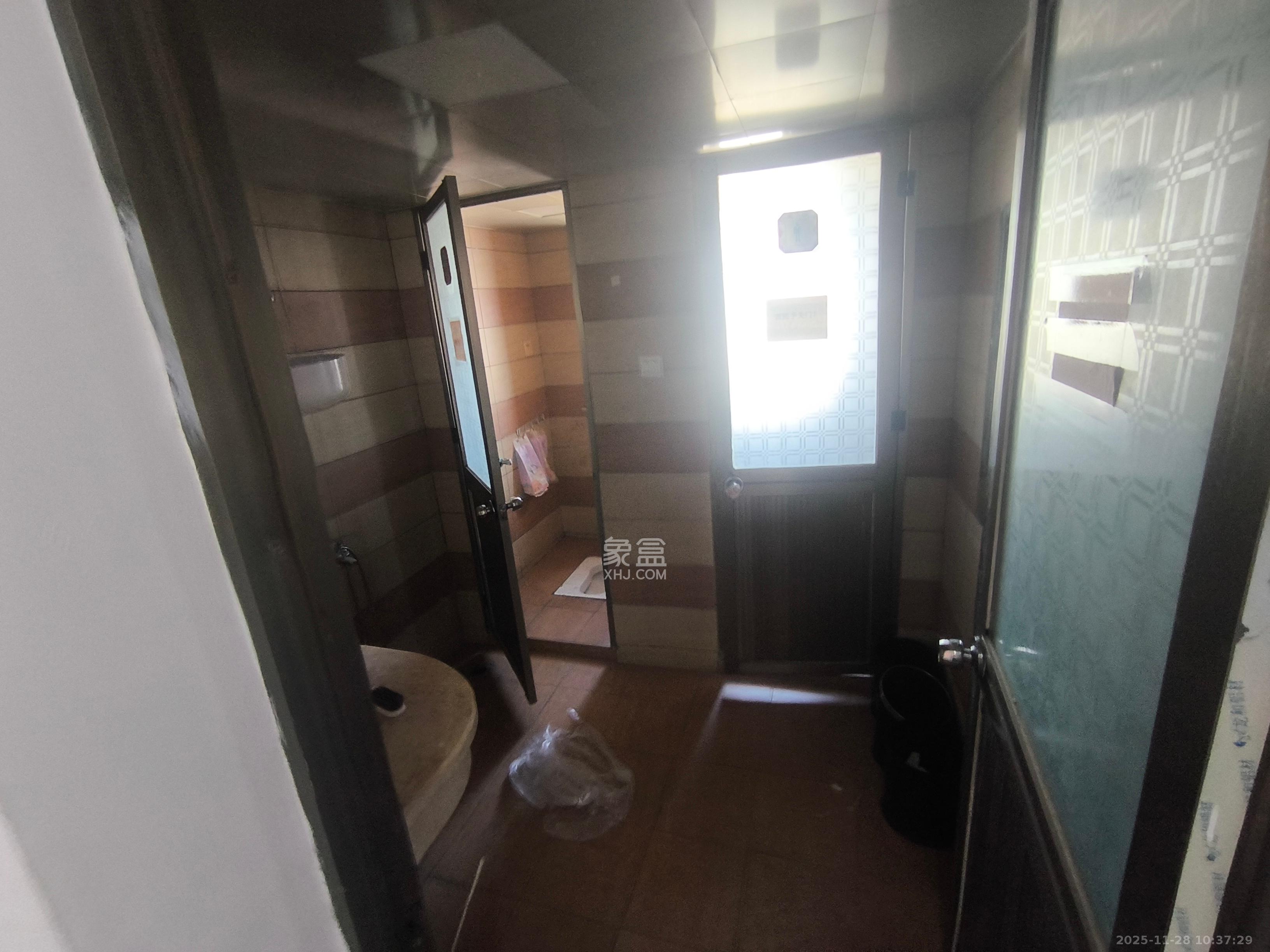 高桥现代商贸城 1室2厅1卫 4500.0元/月 高桥现代商贸城 1室2厅1卫 4500.0元/月室内图