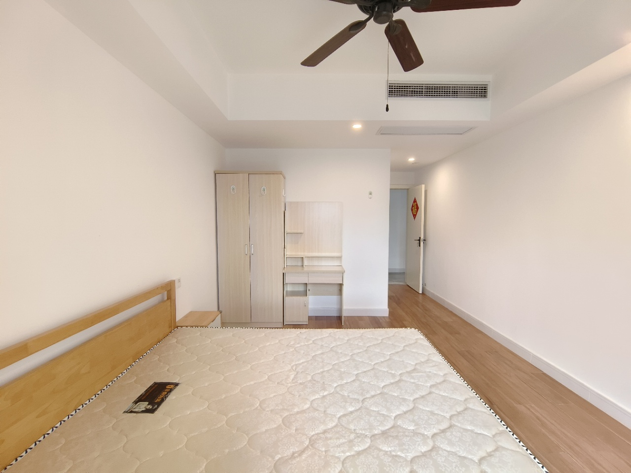 海航豪庭南苑 3室2厅2卫 268.0万 海航豪庭南苑 3室2厅2卫 268.0万客厅