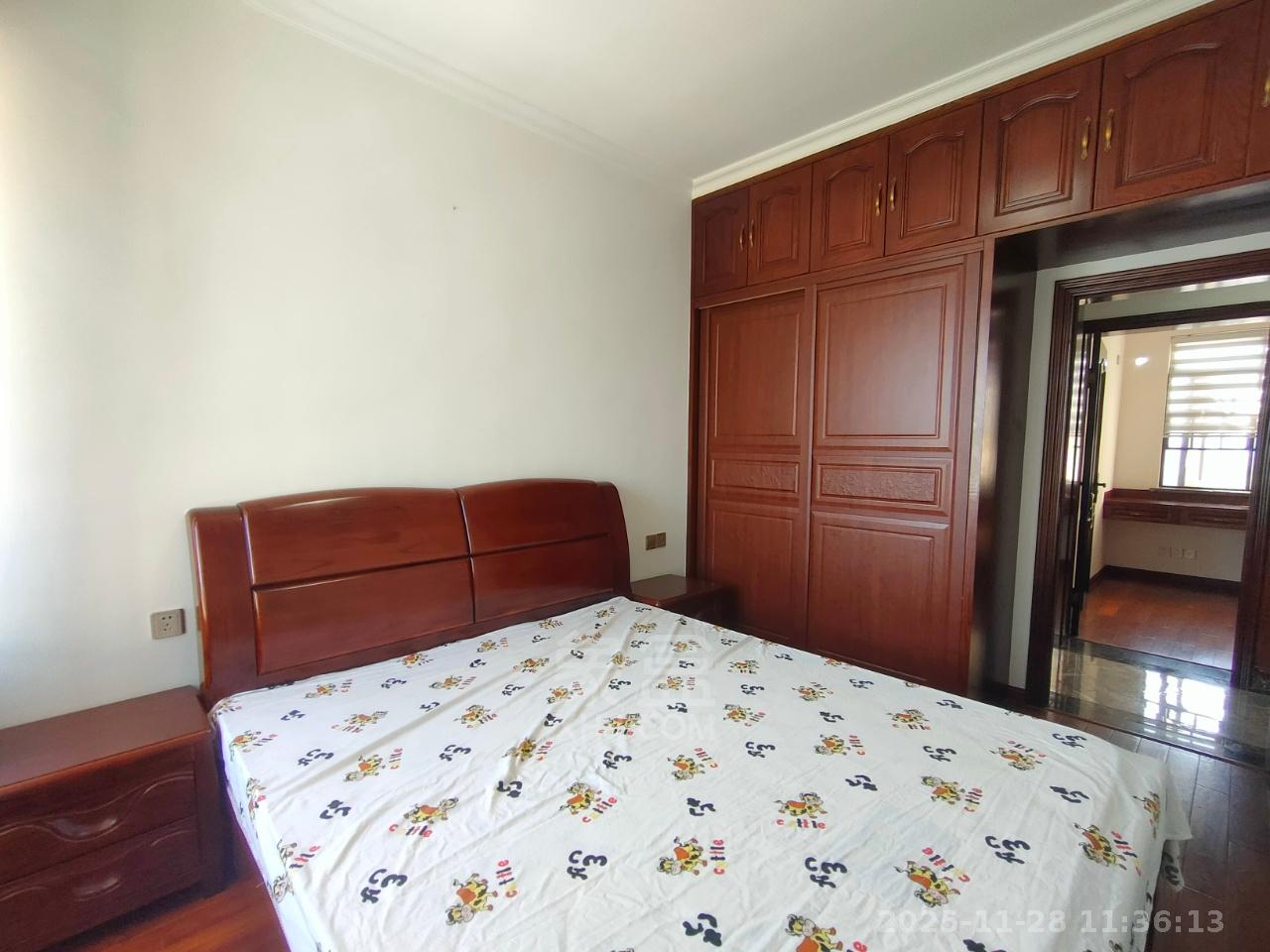 天泰家园  3室2厅2卫    1600.0元/月室内图