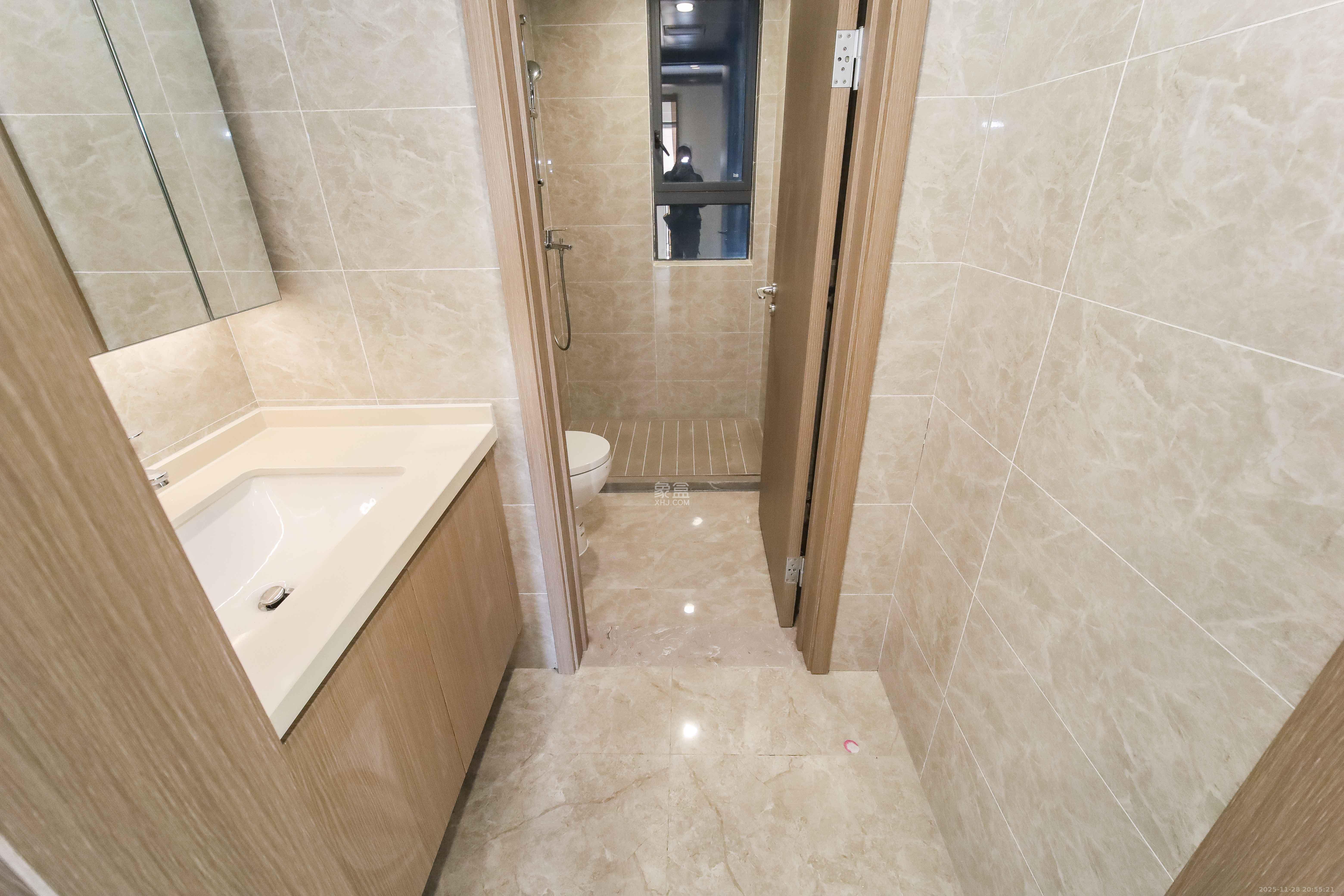 德奥上河城章 3室2厅2卫 150.0万 德奥上河城章 3室2厅2卫 150.0万卫生间