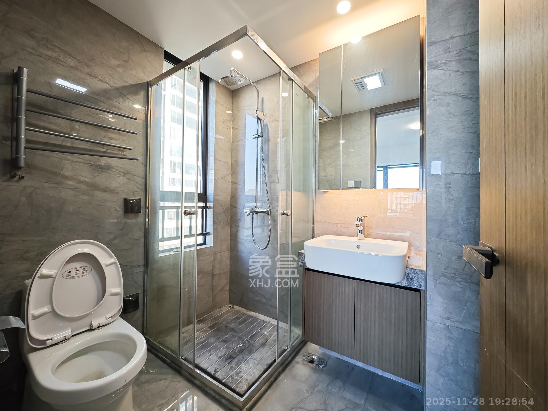 中欣楚天御府B区观澜 4室2厅2卫 450.0万 中欣楚天御府B区观澜 4室2厅2卫 450.0万卫生间