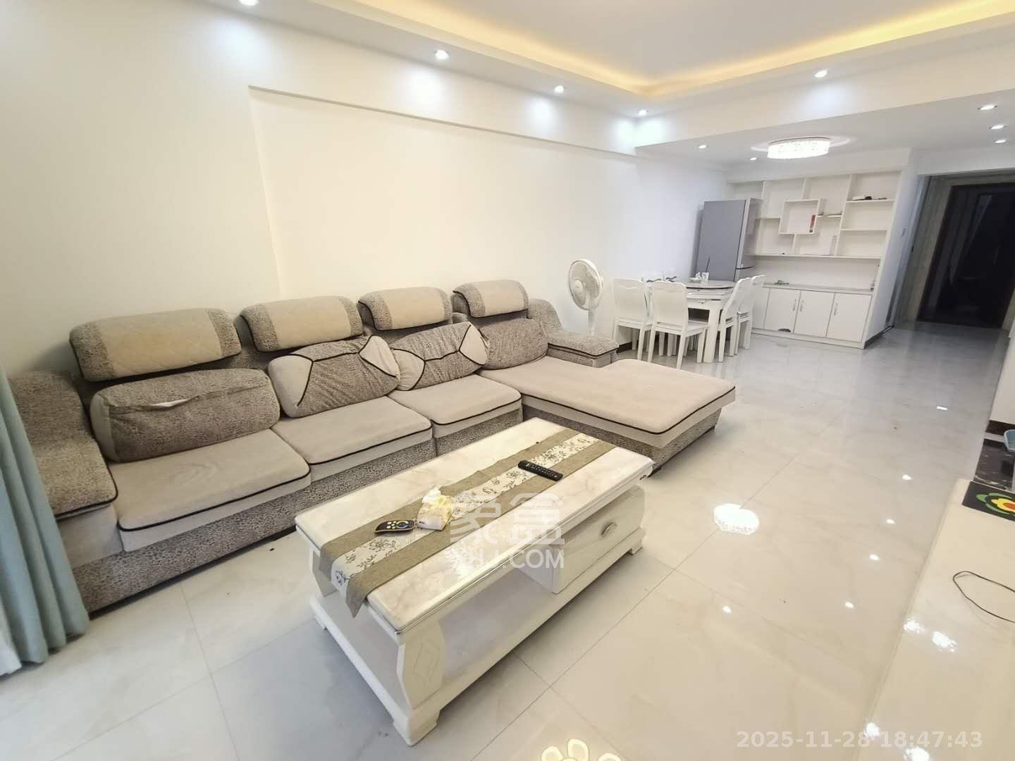 海洋半岛(月珑湾) 3室2厅1卫 2400.0元/月 海洋半岛(月珑湾) 3室2厅1卫 2400.0元/月室内图