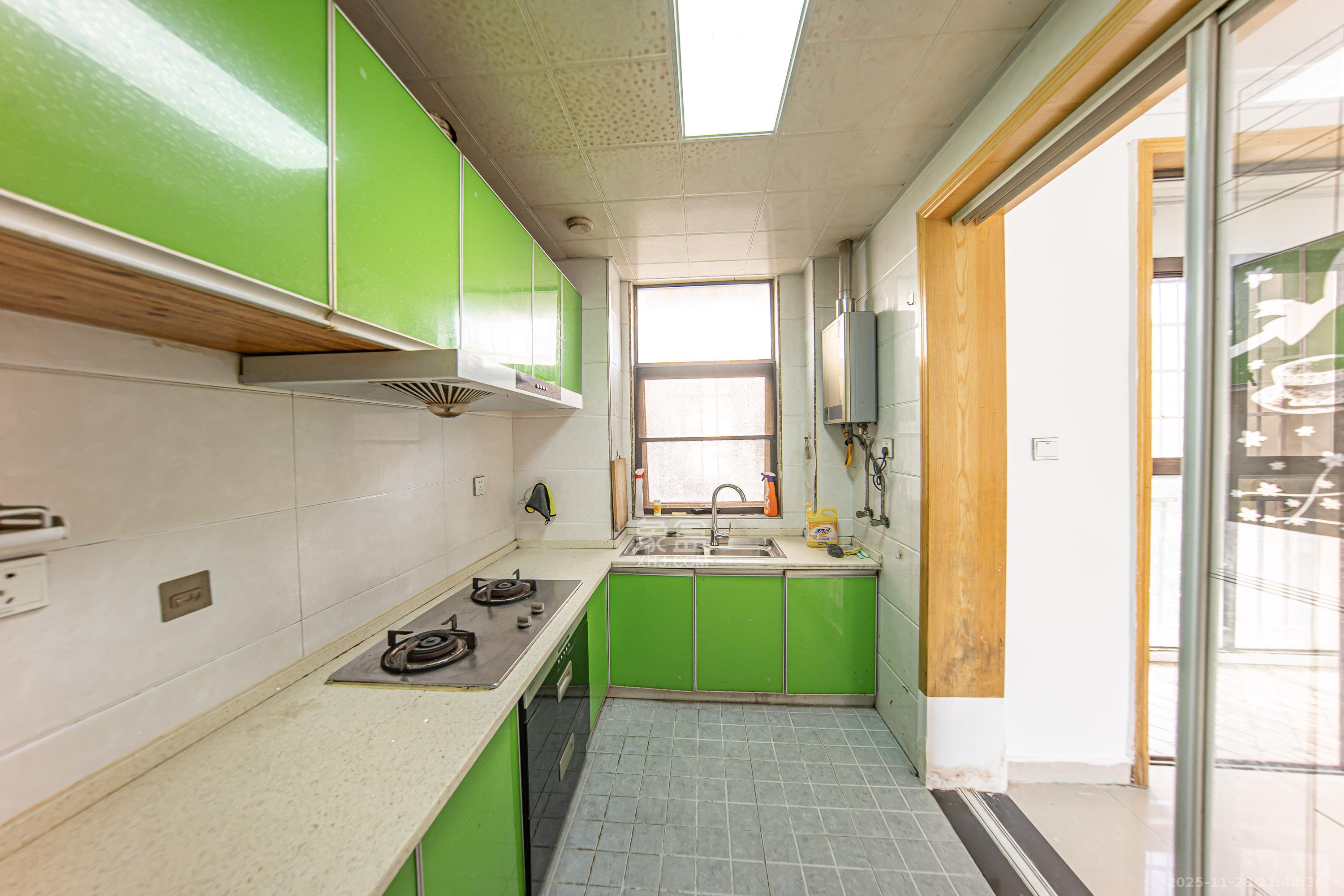 卓越麓山别墅(麓山峰境产权麓山花苑) 3室2厅1卫 48.0万 卓越麓山别墅(麓山峰境产权麓山花苑) 3室2厅1卫 48.0万厨房