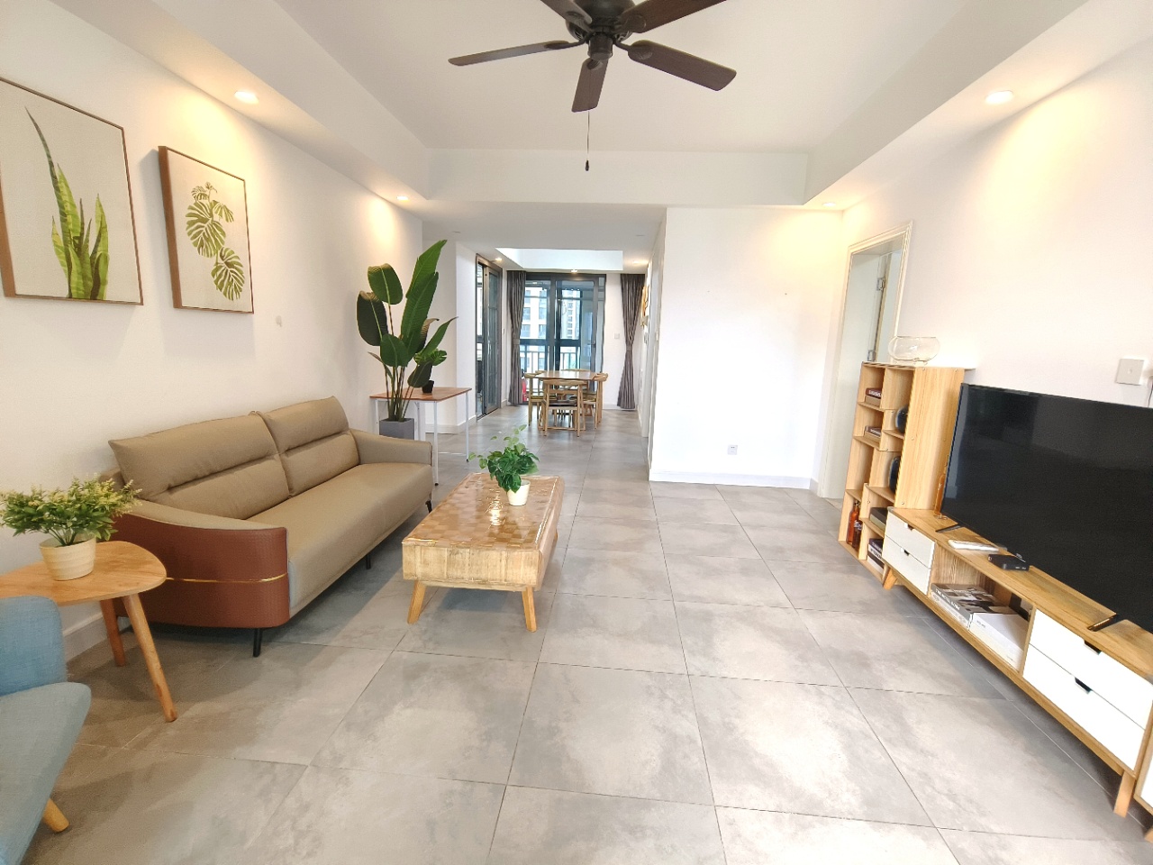 海航豪庭南苑 3室2厅2卫 268.0万 海航豪庭南苑 3室2厅2卫 268.0万客厅