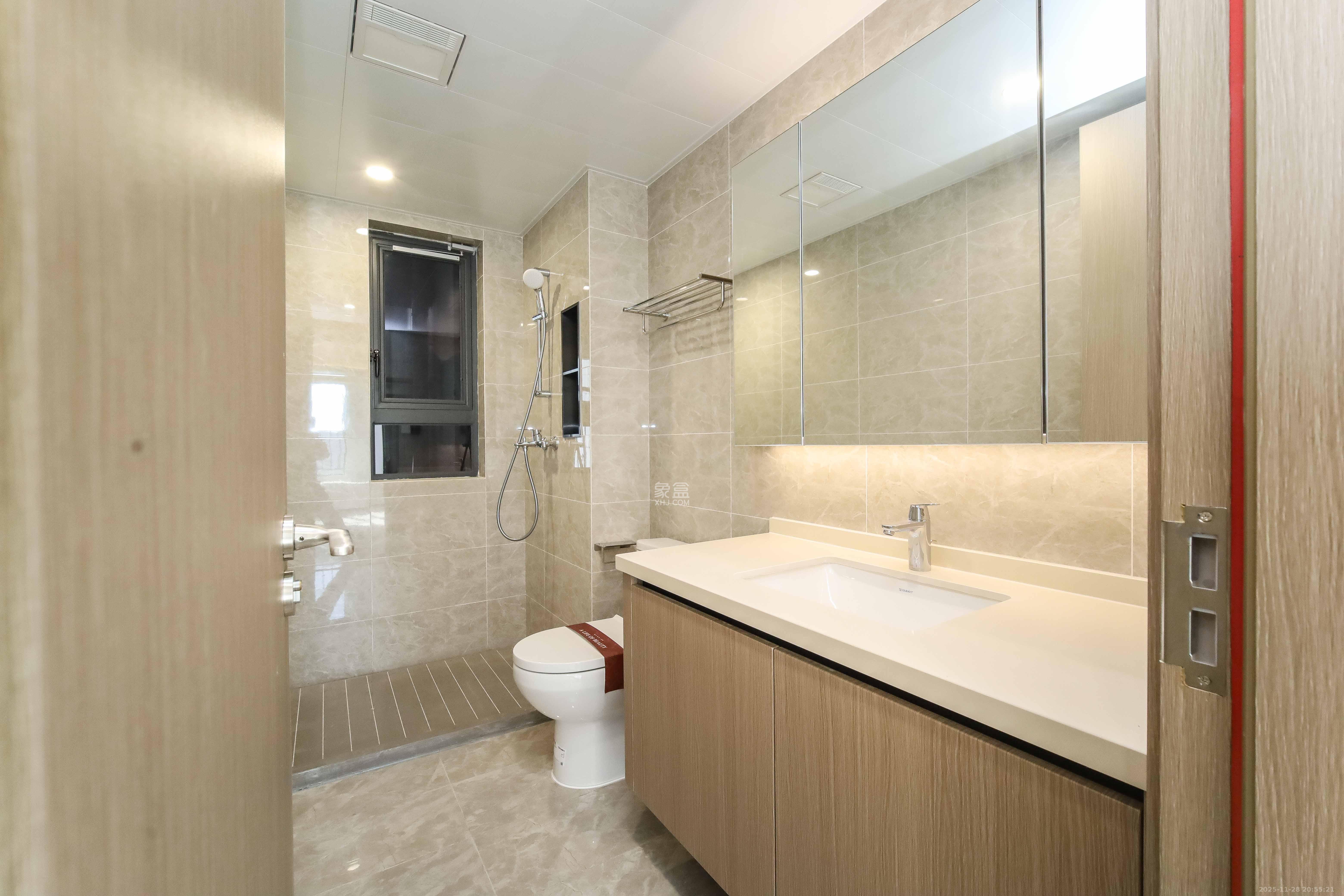 德奥上河城章 3室2厅2卫 150.0万 德奥上河城章 3室2厅2卫 150.0万卫生间