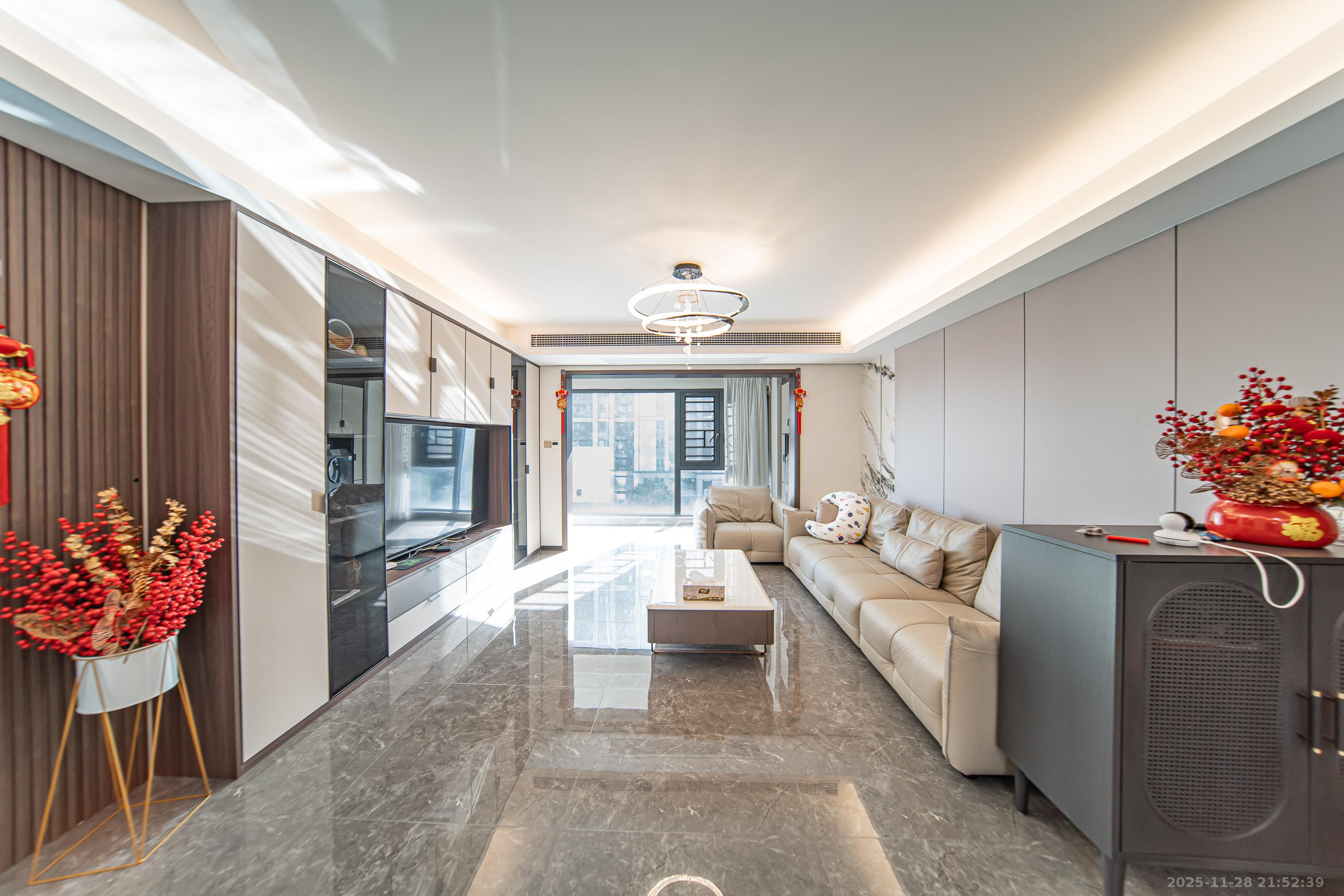 中海阅麓山一期 4室2厅2卫 228.0万 中海阅麓山一期 4室2厅2卫 228.0万客厅