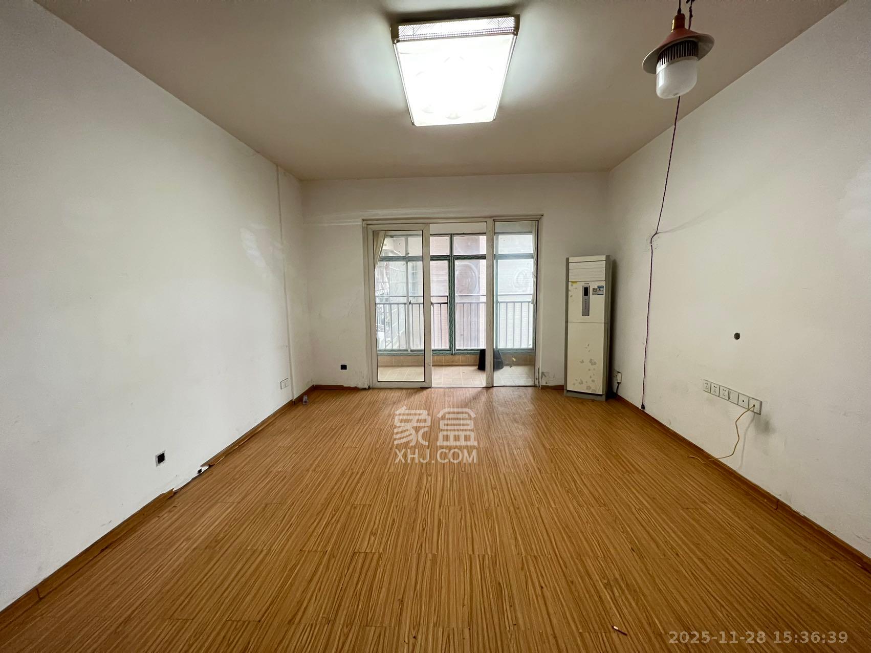 上河国际C区  3室2厅1卫    2400.0元/月