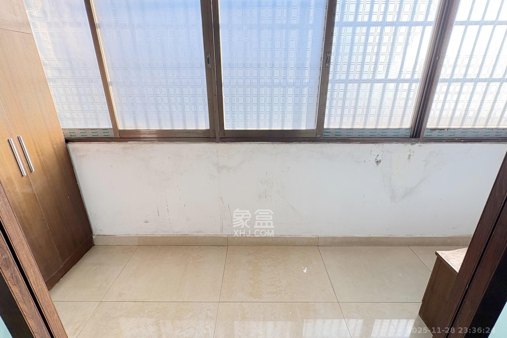 东南明苑  3室0厅0卫    128.0万阳台