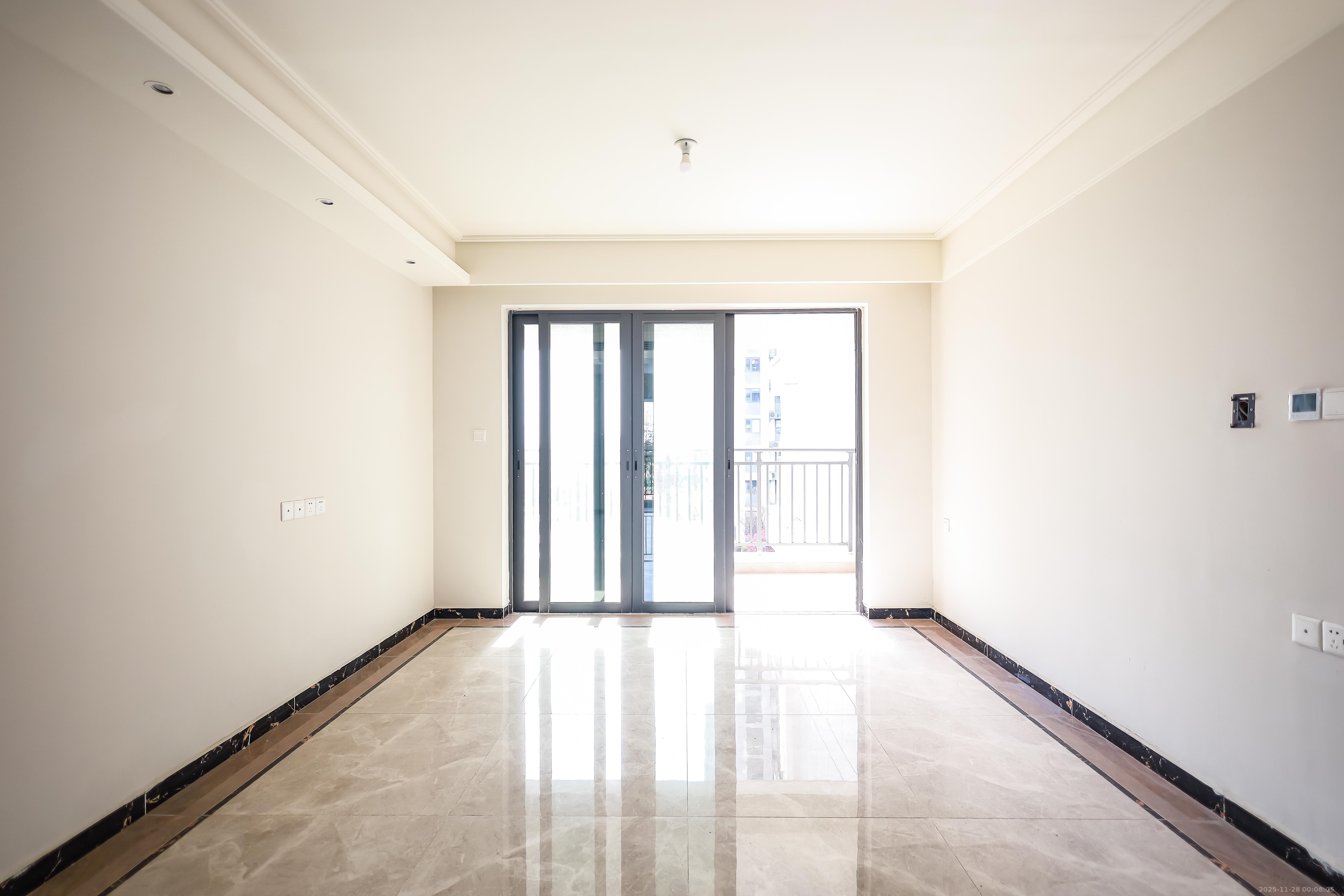 保利恒伟时光印象 4室2厅2卫 98.8万 保利恒伟时光印象 4室2厅2卫 98.8万客厅