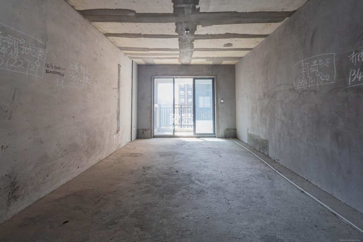 东业上城嘉苑(晟悦国际) 4室2厅1卫 76.8万 东业上城嘉苑(晟悦国际) 4室2厅1卫 76.8万客厅