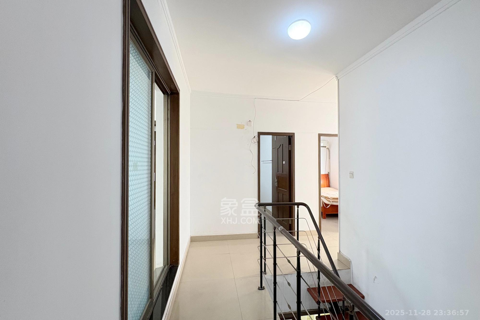 东南明苑  3室0厅0卫    128.0万其他