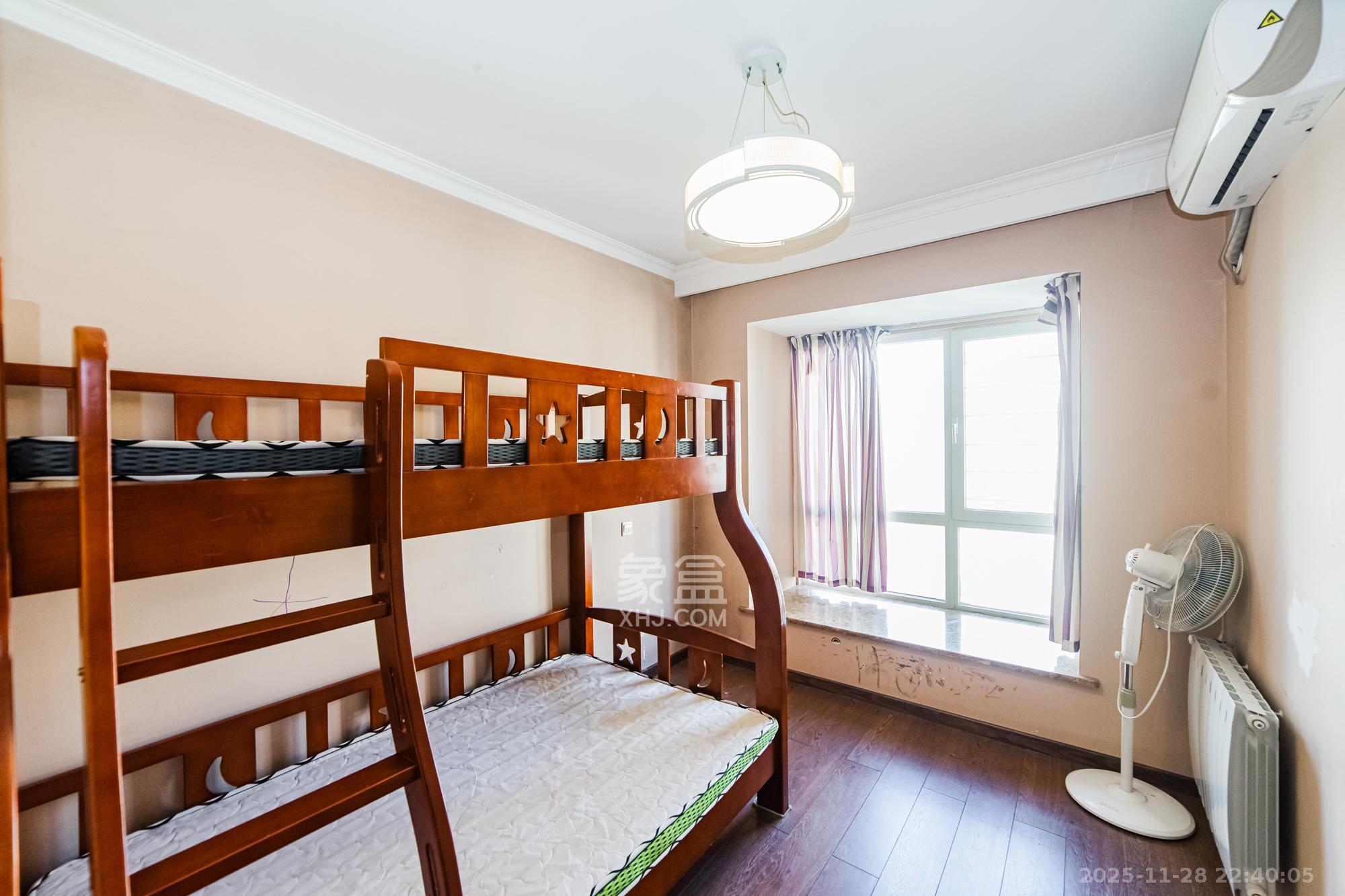 北辰三角洲D3区 3室2厅2卫 170.0万 北辰三角洲D3区 3室2厅2卫 170.0万卧室