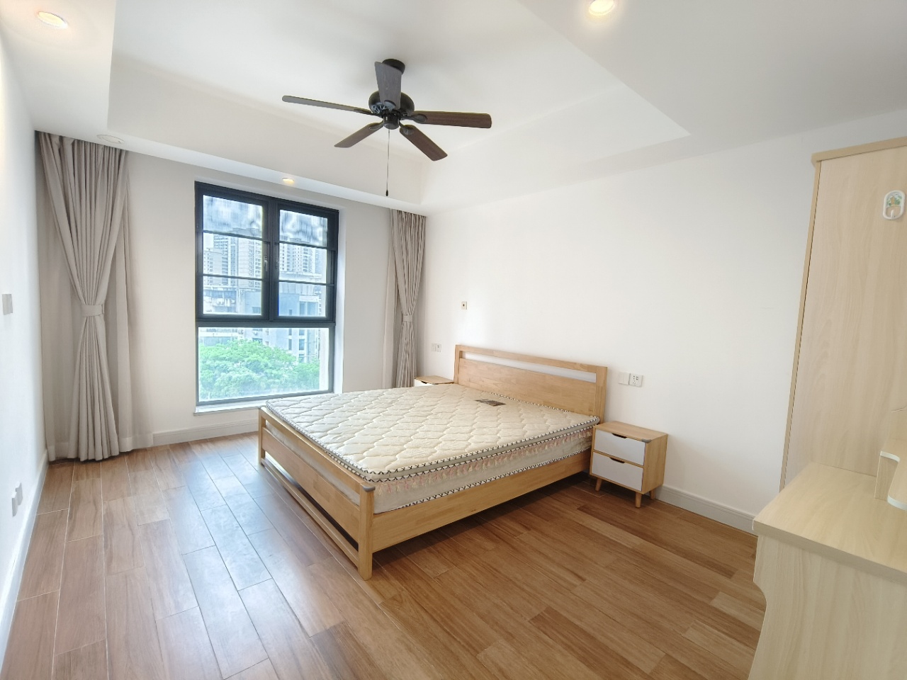 海航豪庭南苑 3室2厅2卫 268.0万 海航豪庭南苑 3室2厅2卫 268.0万客厅