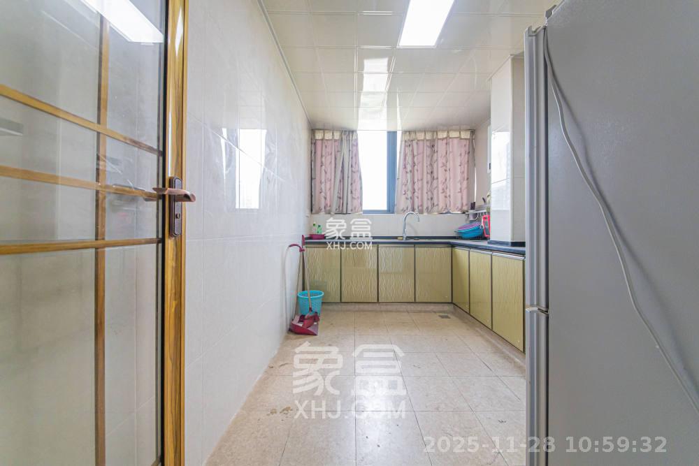 钱隆学府一、二期 3室2厅1卫 2300.0元/月 钱隆学府一、二期 3室2厅1卫 2300.0元/月室内图